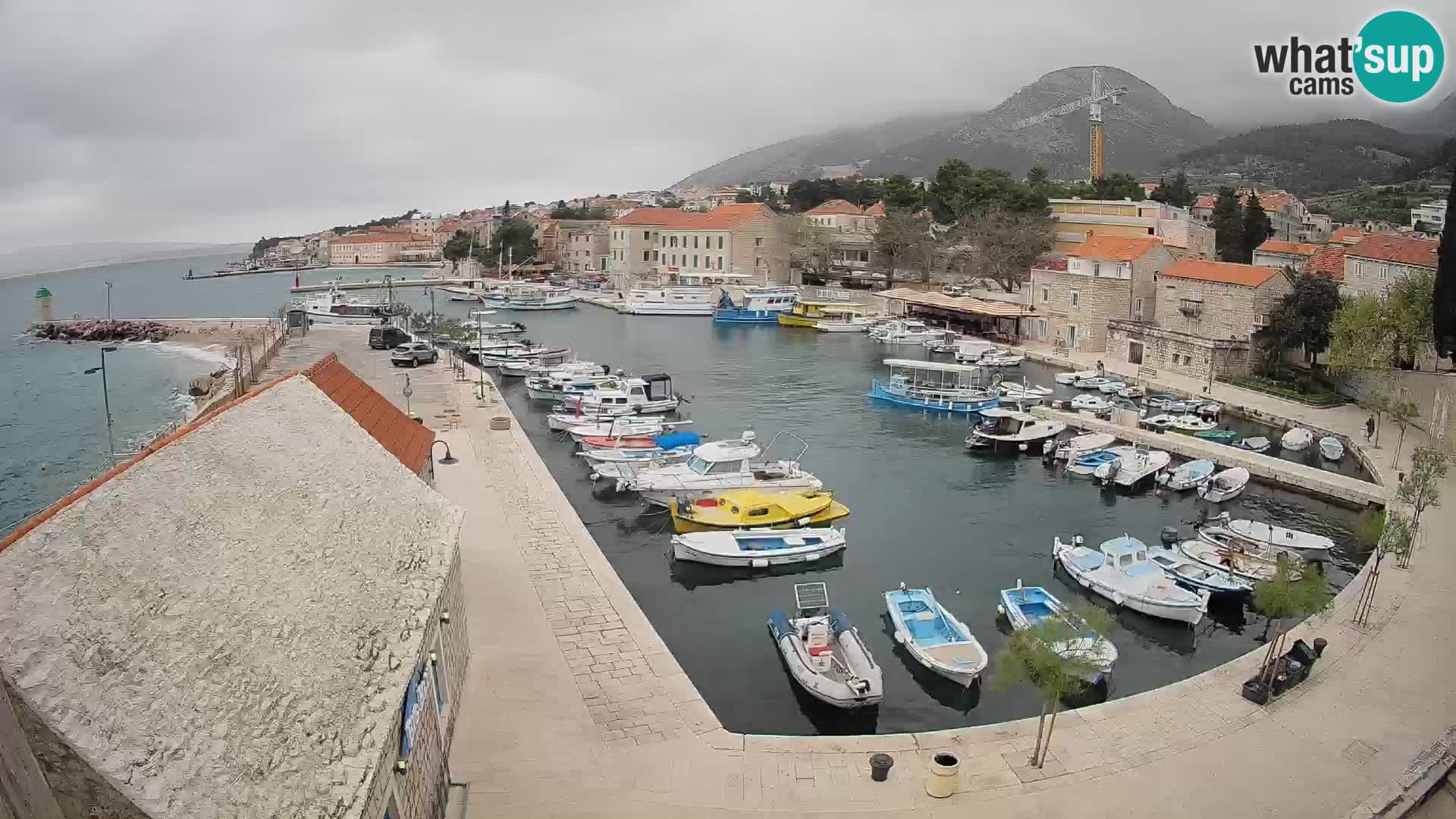 Webcam porto di Bol – Vista live sulla Riva e Marina