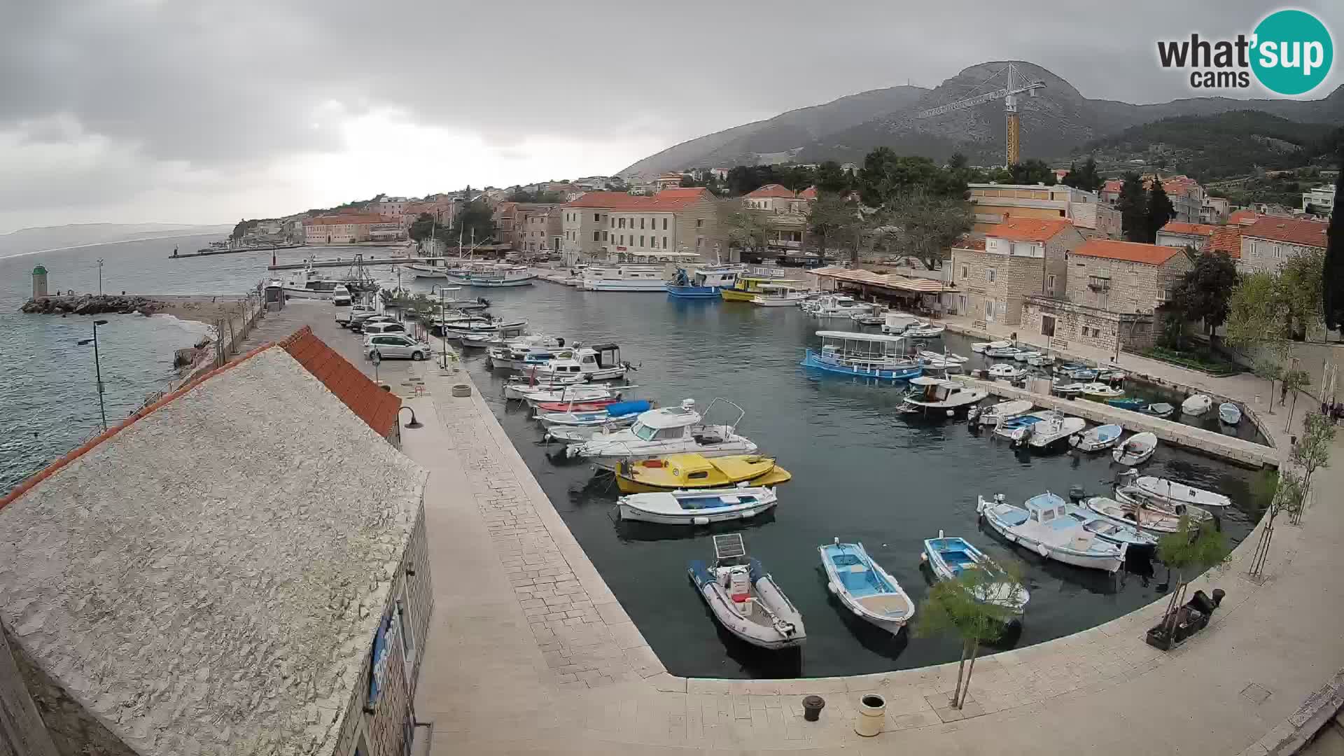 Webcam porto di Bol – Vista live sulla Riva e Marina