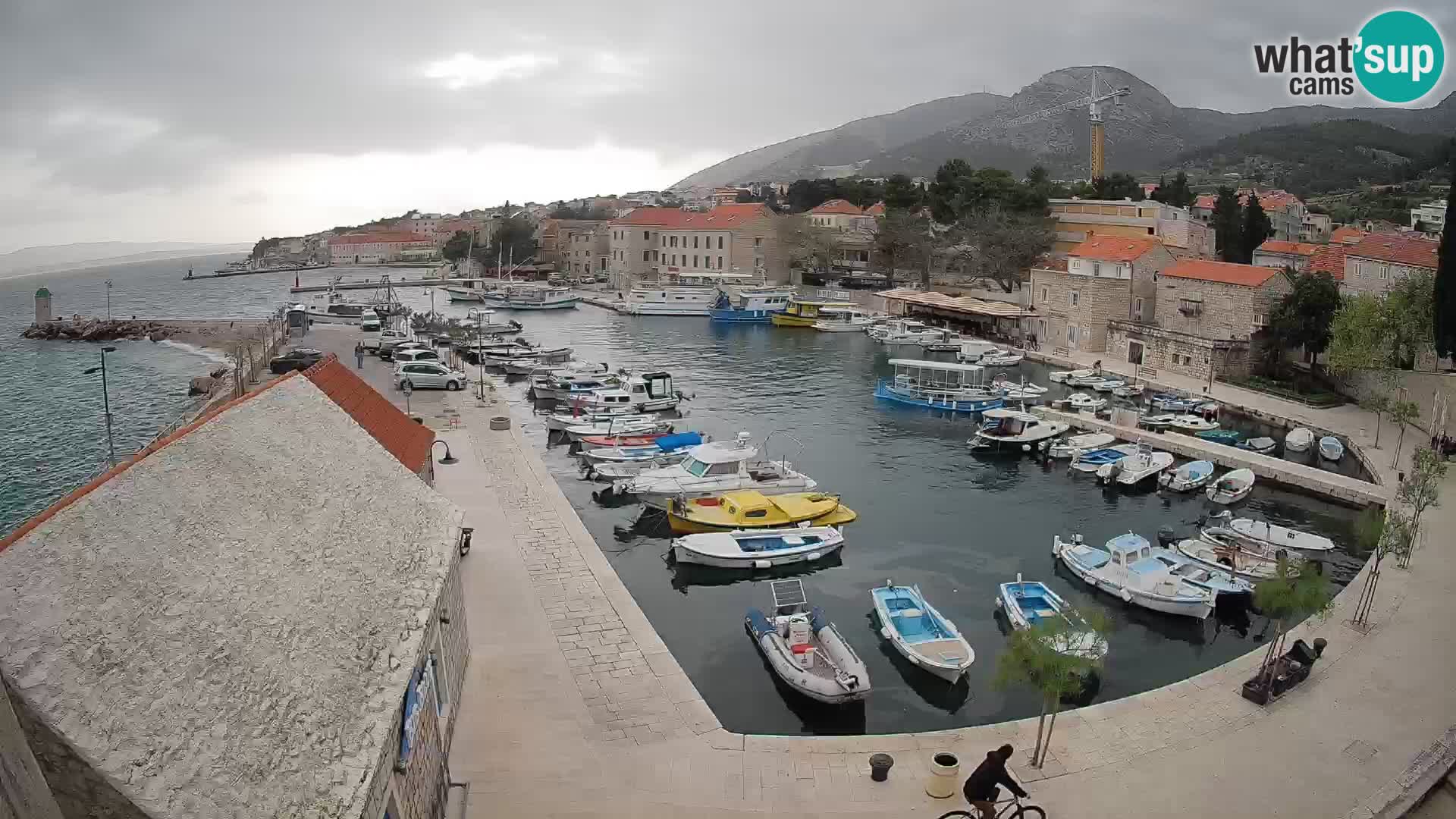 Webcam porto di Bol – Vista live sulla Riva e Marina