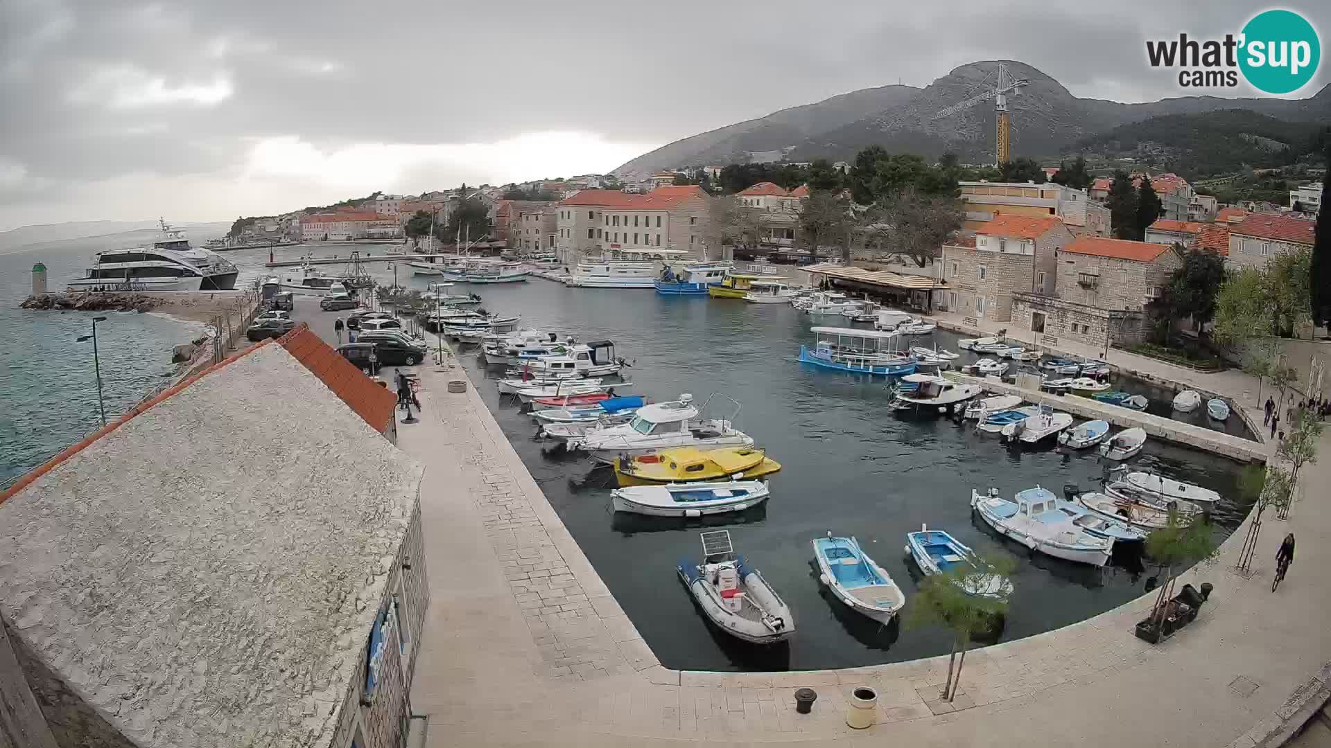 Webcam porto di Bol – Vista live sulla Riva e Marina