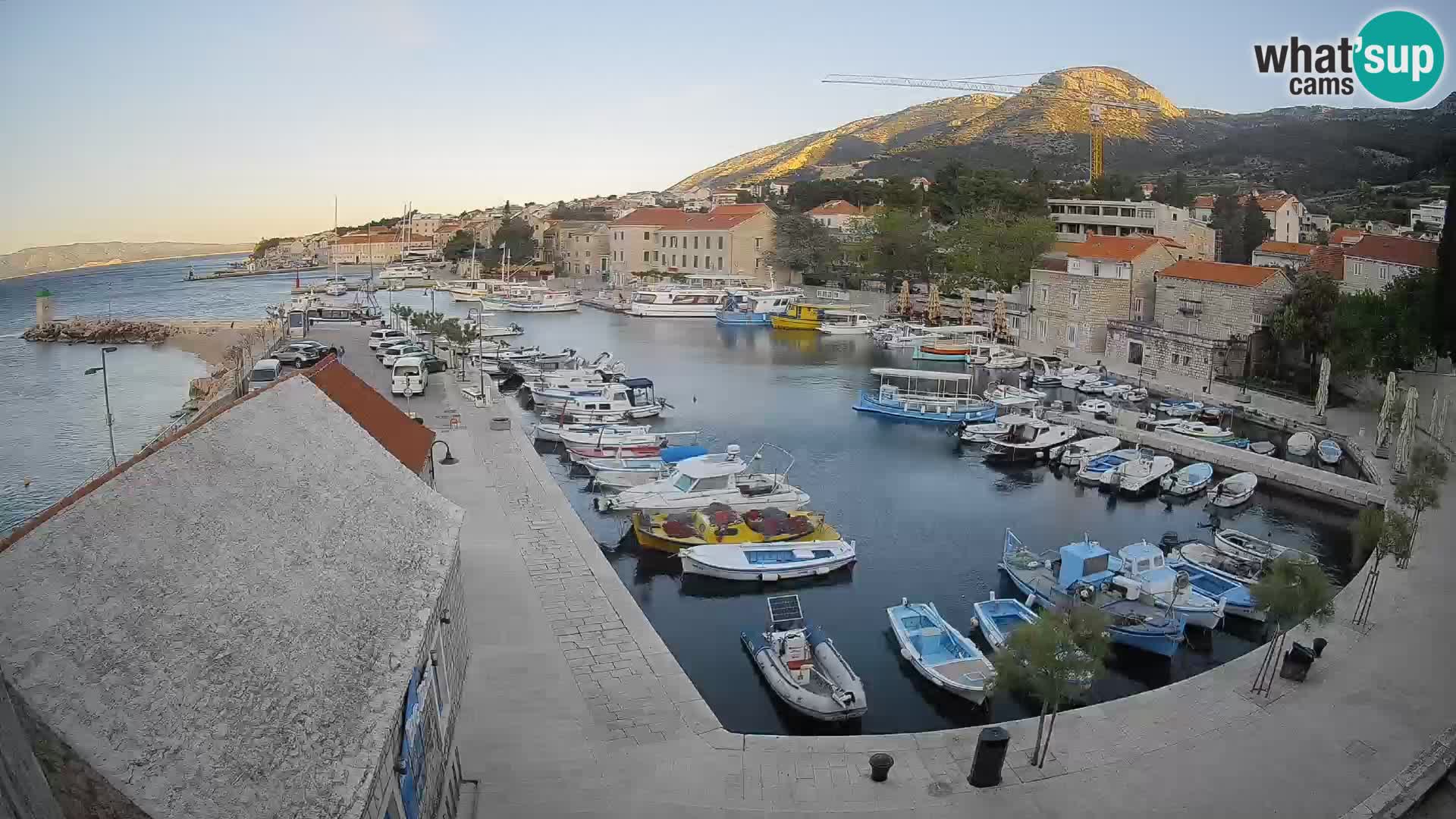 Webcam porto di Bol – Vista live sulla Riva e Marina
