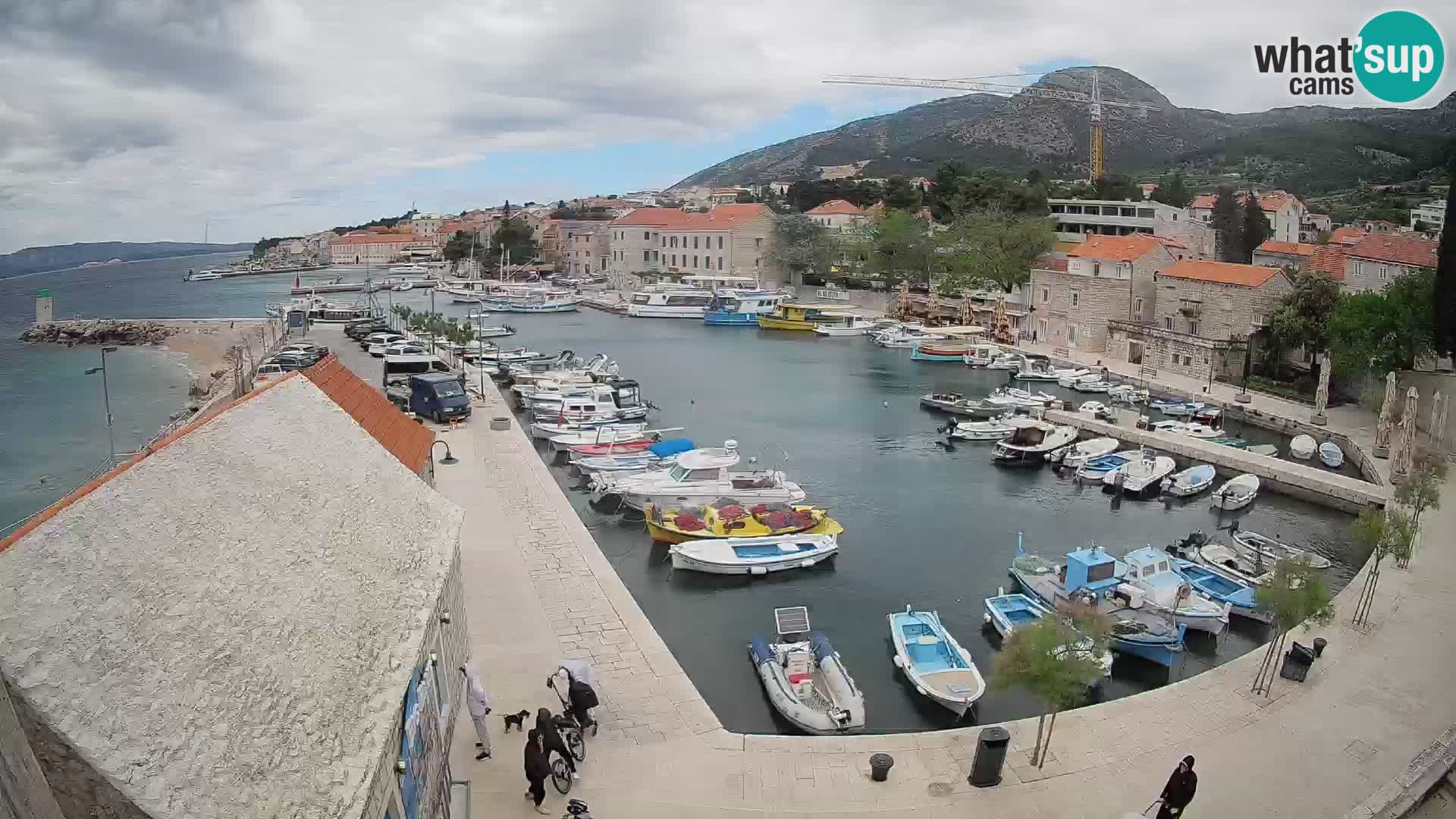 Webcam porto di Bol – Vista live sulla Riva e Marina