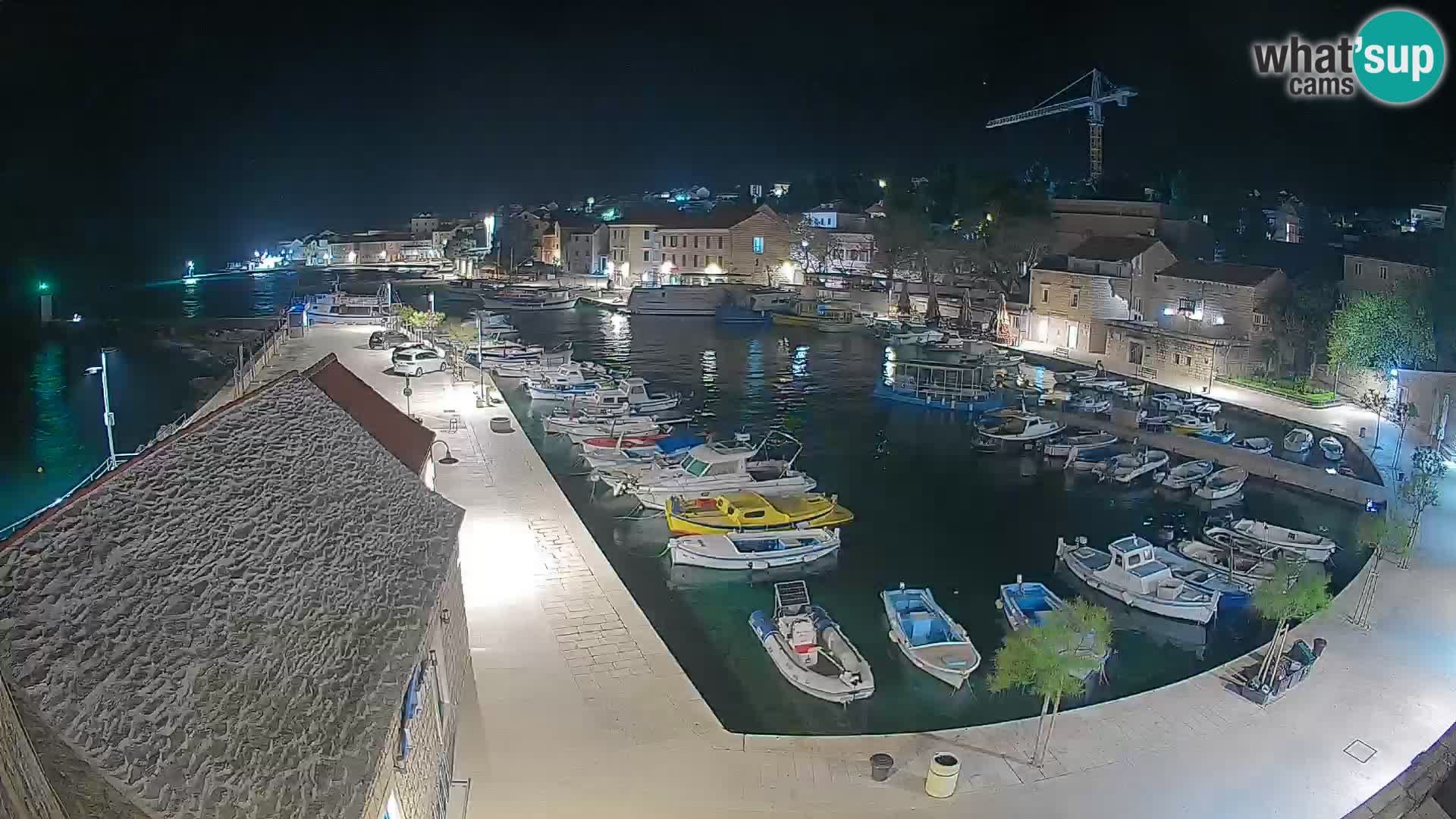 Webcam porto di Bol – Vista live sulla Riva e Marina