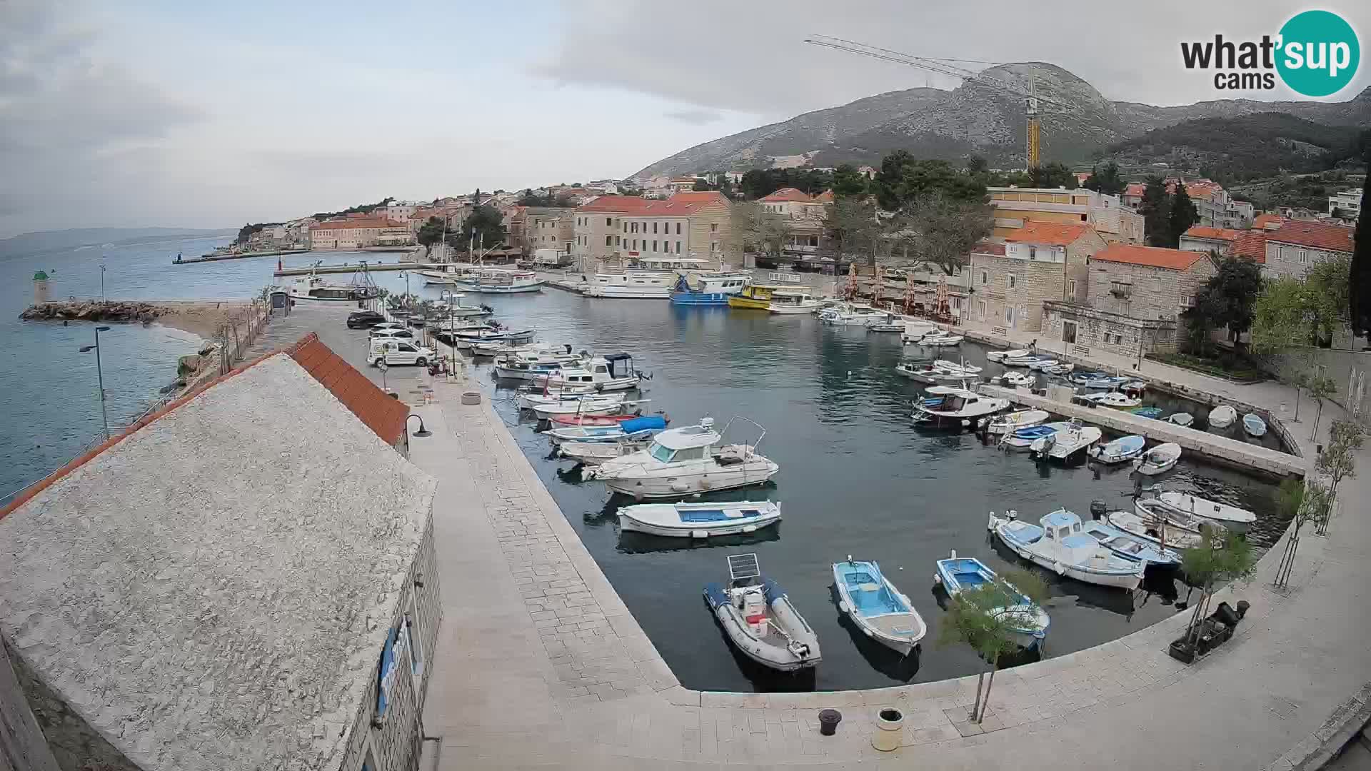 Webcam porto di Bol – Vista live sulla Riva e Marina