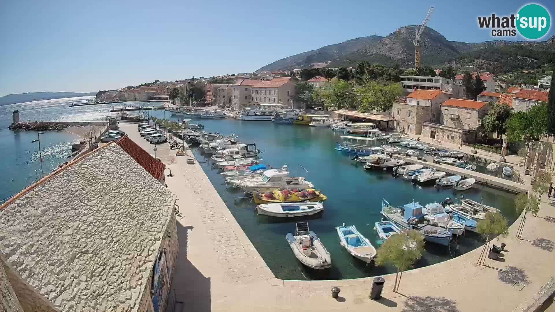 Web kamera Bol Riva – Pogled uživo na luku i marinu