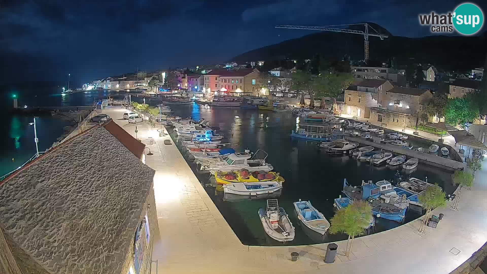 Webcam porto di Bol – Vista live sulla Riva e Marina