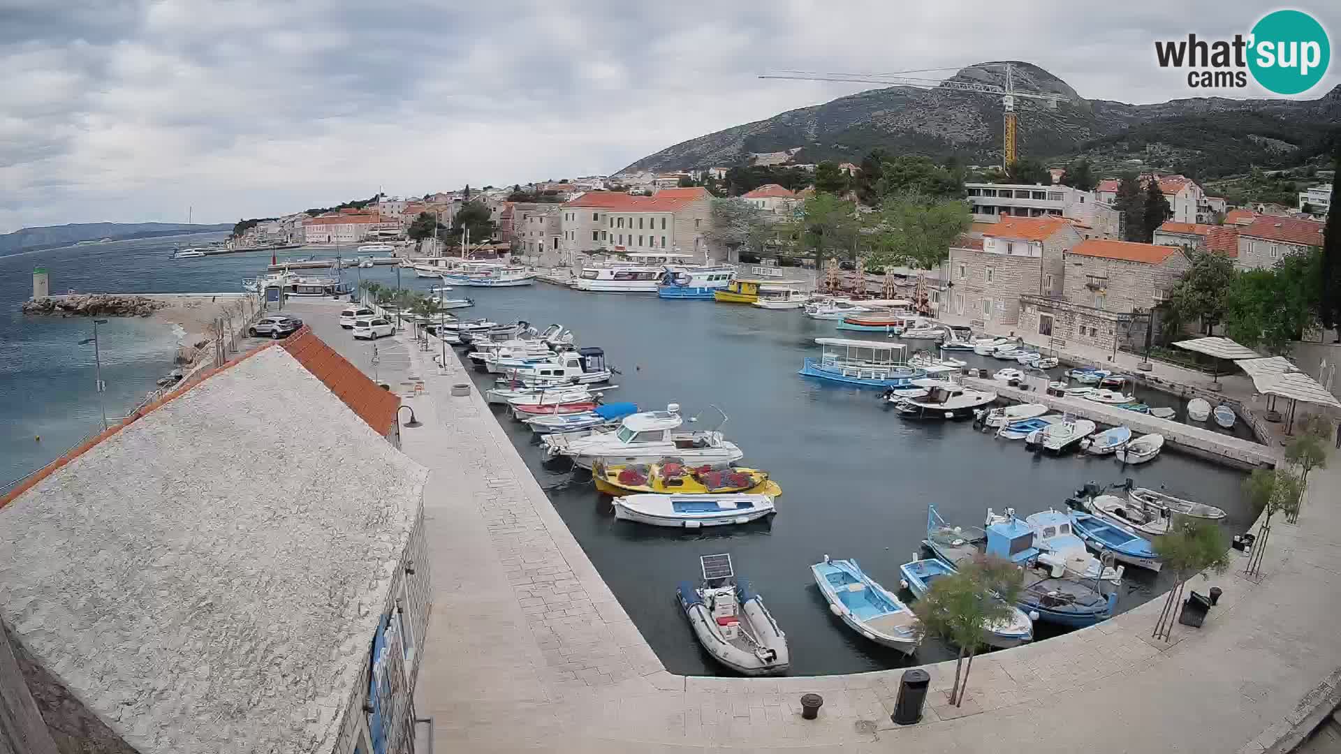 Webcam porto di Bol – Vista live sulla Riva e Marina