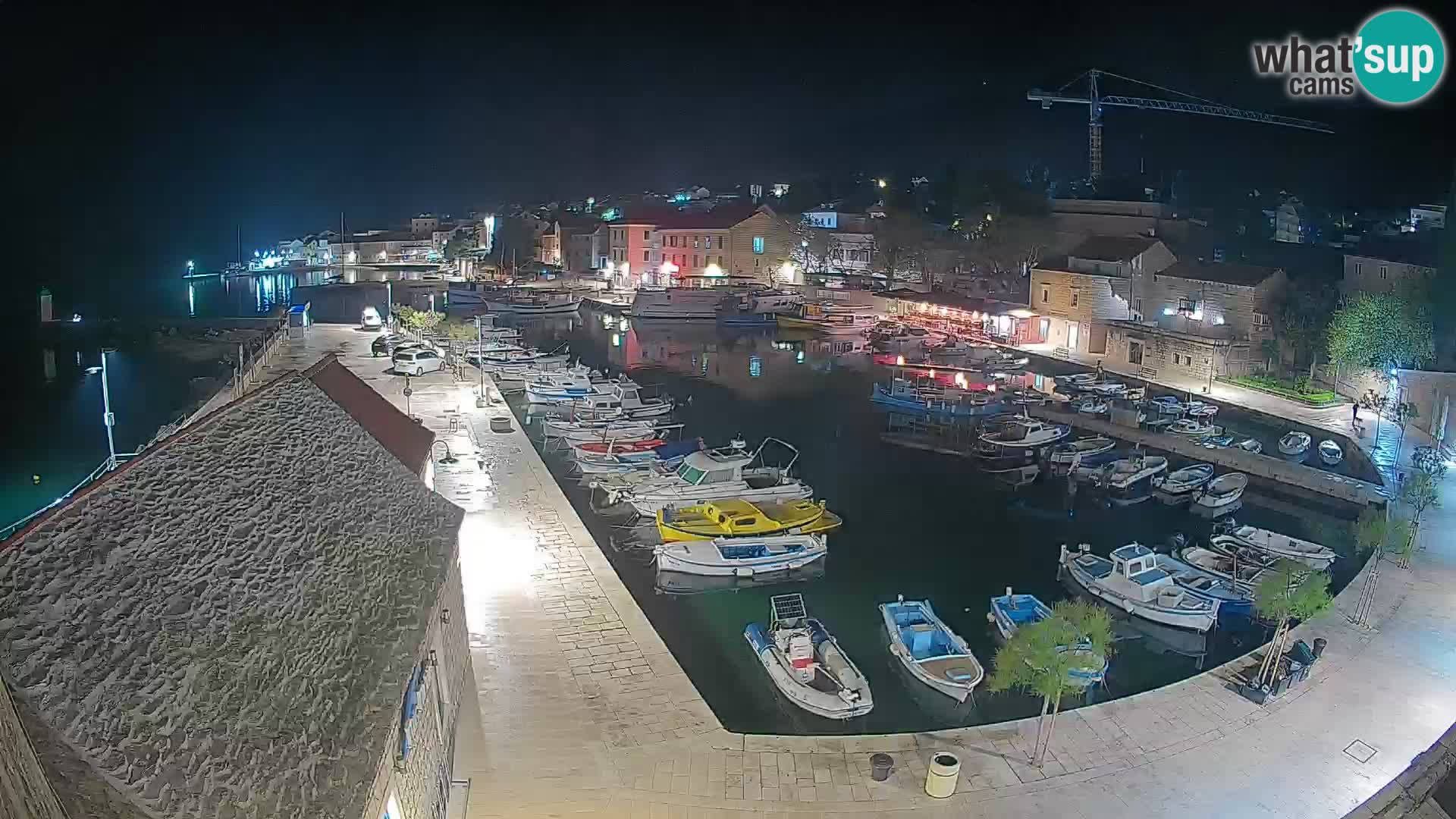 Webcam Bol Hafen – Liveblick auf Bol Riva & Marina