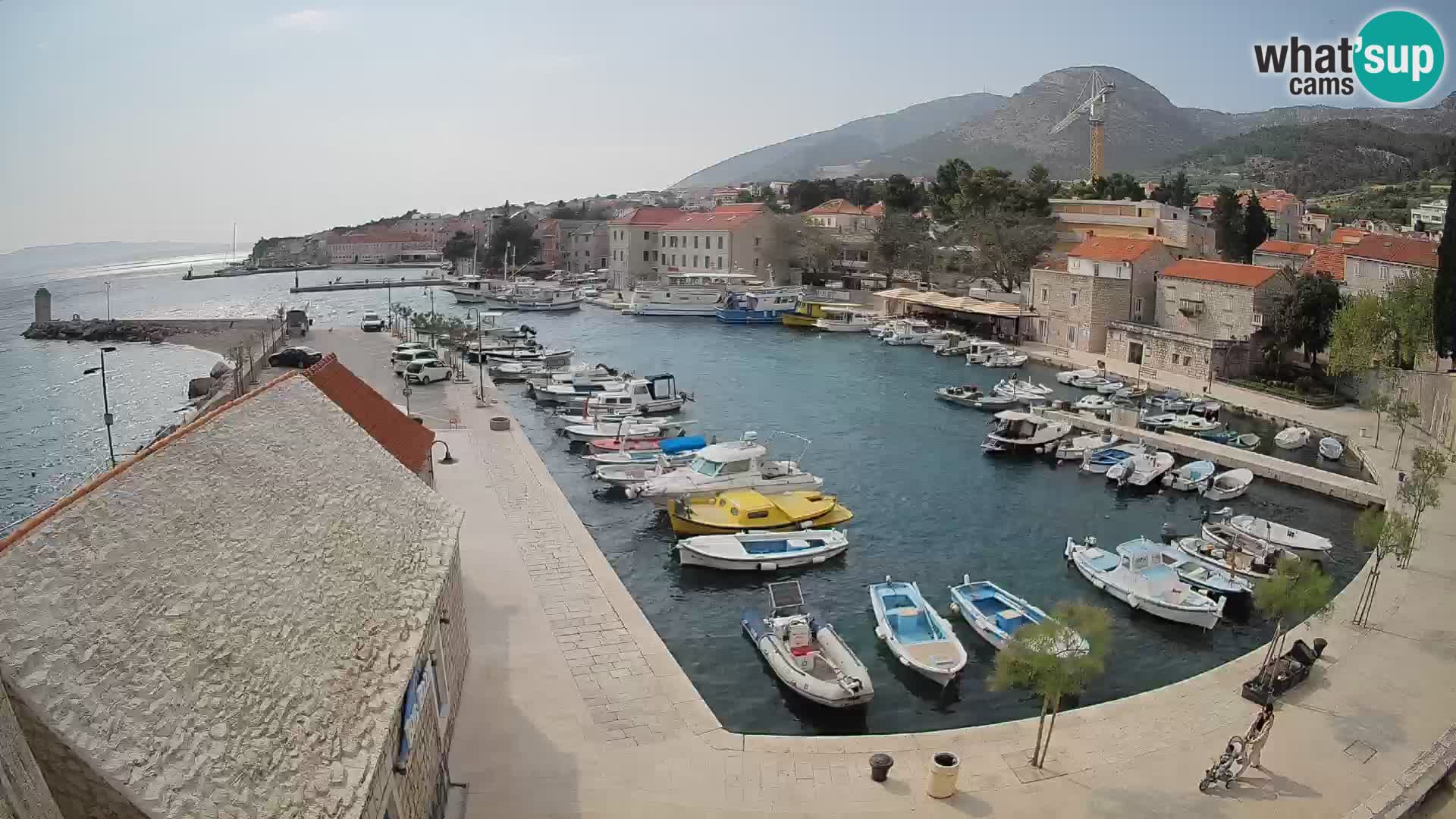 Webcam porto di Bol – Vista live sulla Riva e Marina