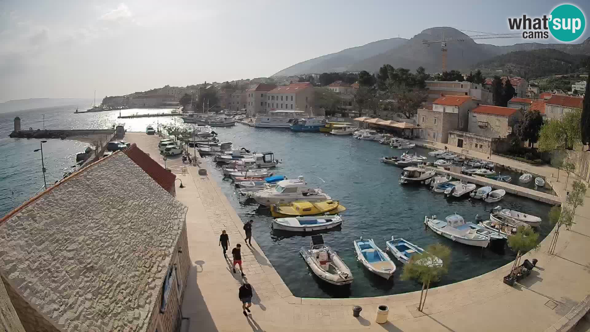 Webcam porto di Bol – Vista live sulla Riva e Marina