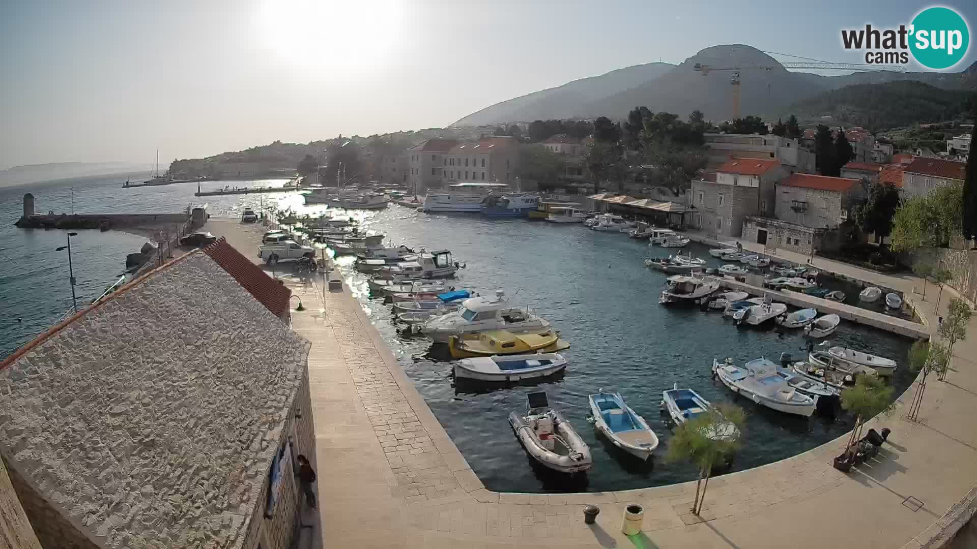 Webcam Bol Hafen – Liveblick auf Bol Riva & Marina