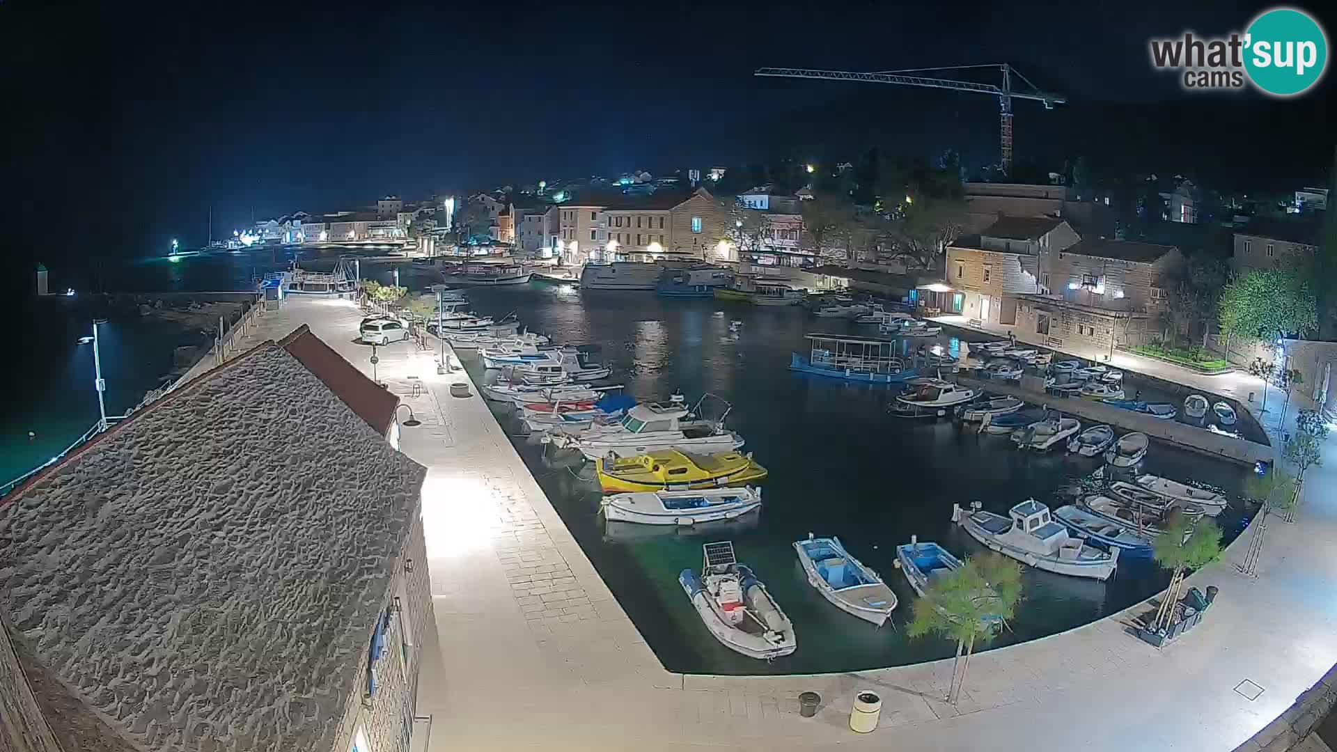 Webcam porto di Bol – Vista live sulla Riva e Marina
