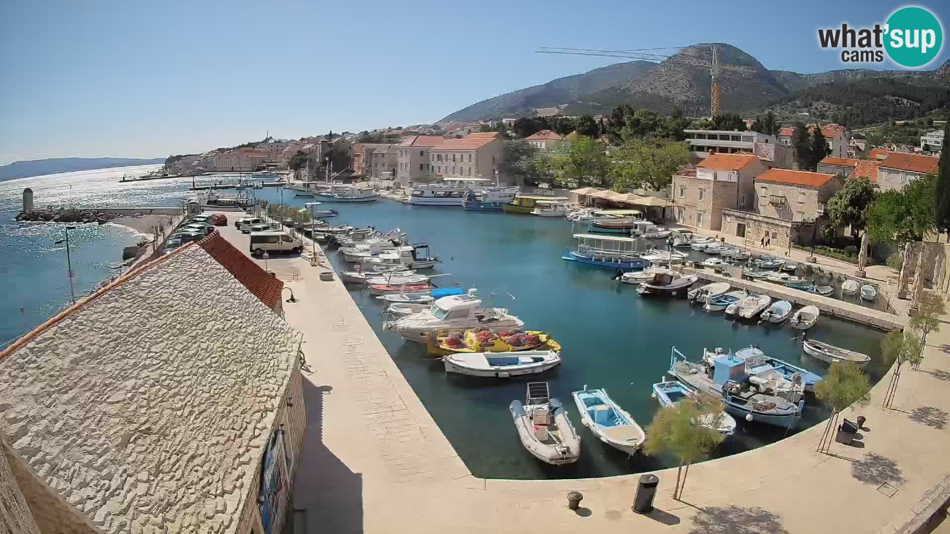 Webcam porto di Bol – Vista live sulla Riva e Marina