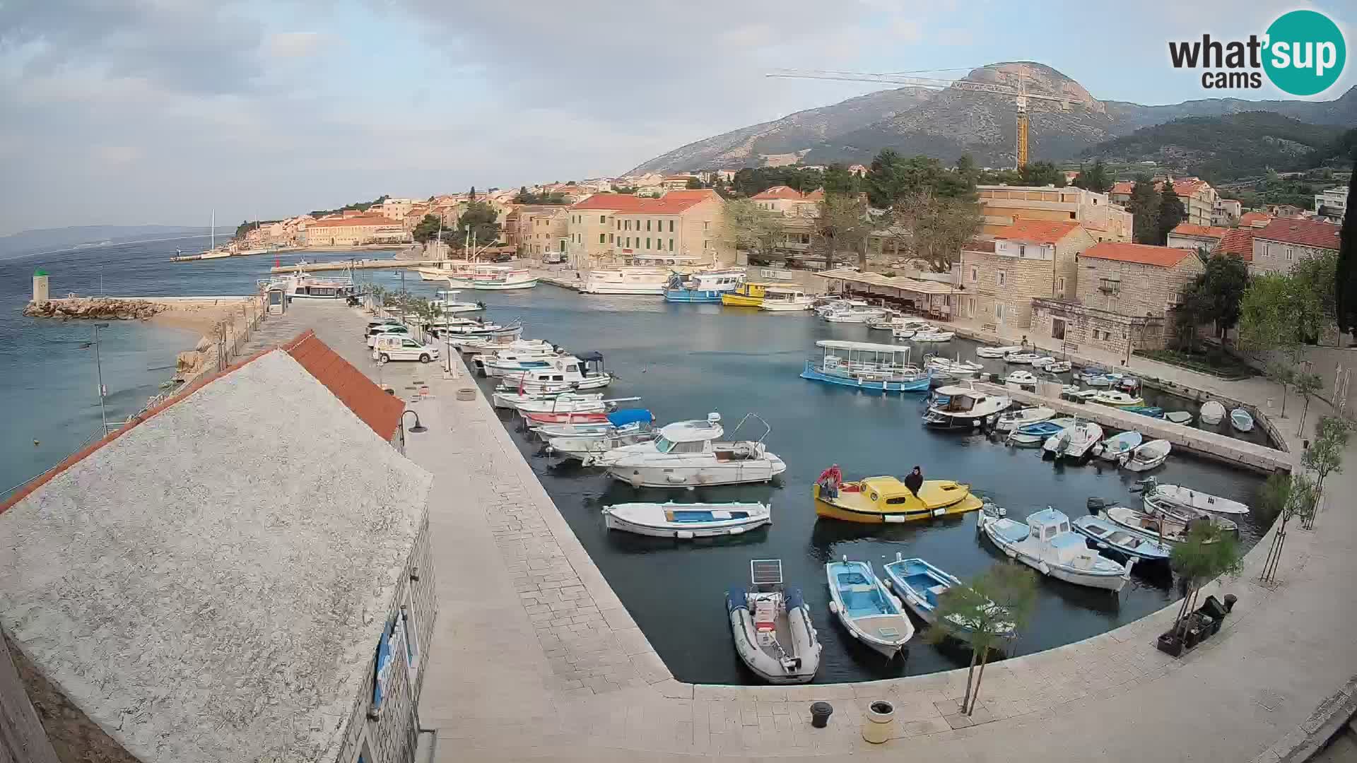 Webcam porto di Bol – Vista live sulla Riva e Marina