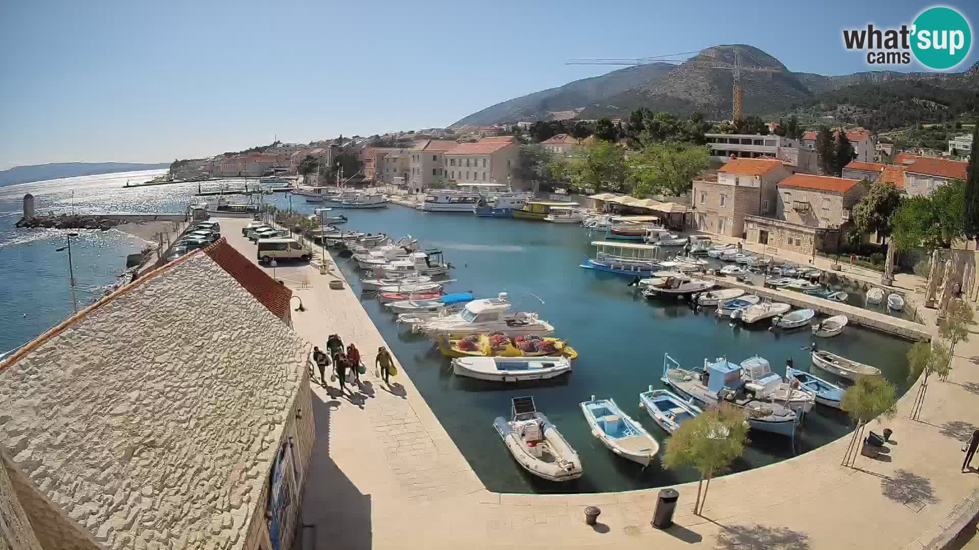 Webcam Bol Hafen – Liveblick auf Bol Riva & Marina