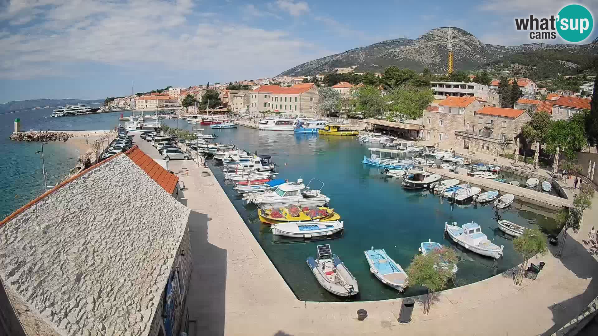 Web kamera Bol Riva – Pogled uživo na luku i marinu