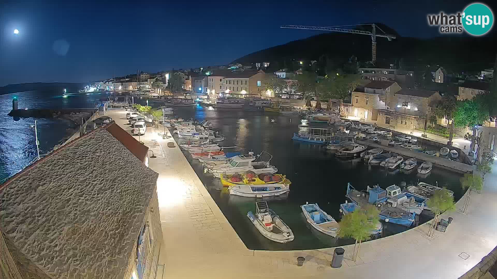 Webcam porto di Bol – Vista live sulla Riva e Marina