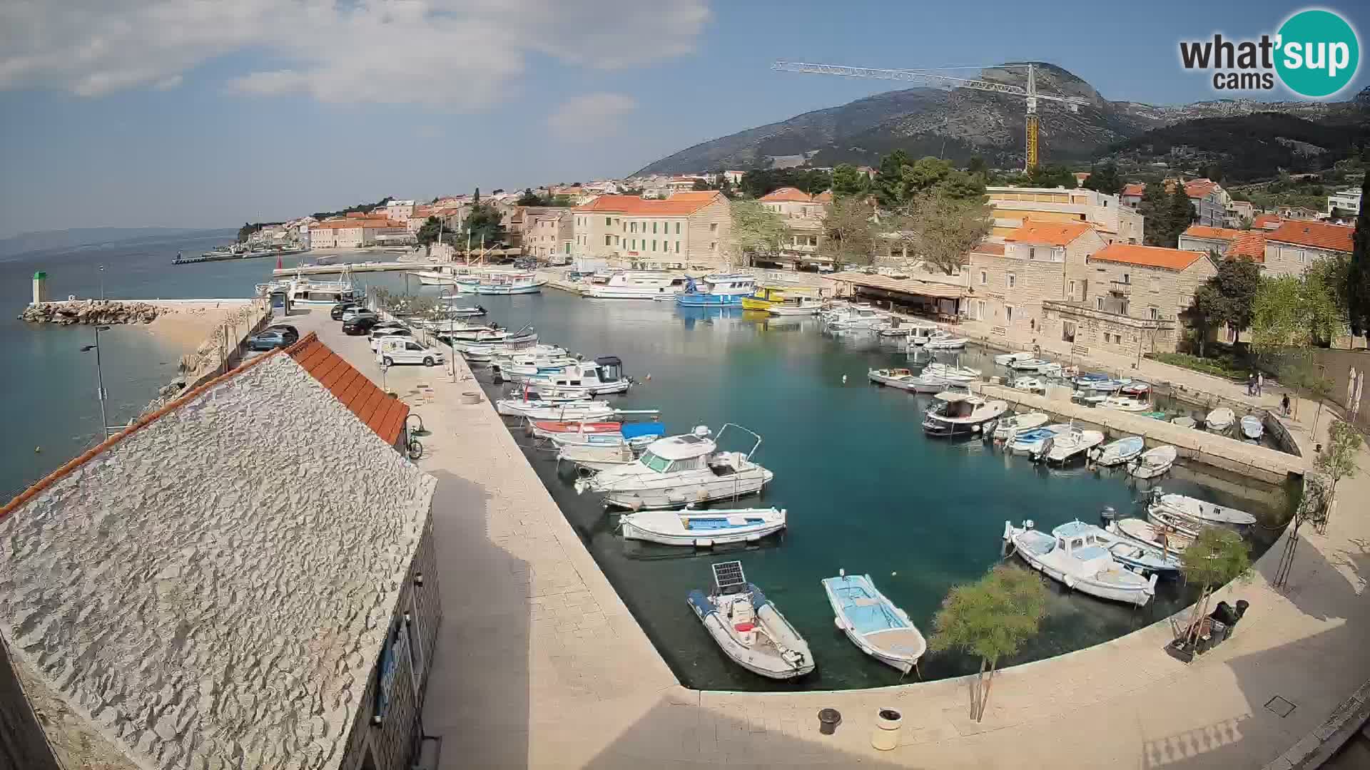 Web kamera Bol Riva – Pogled uživo na luku i marinu