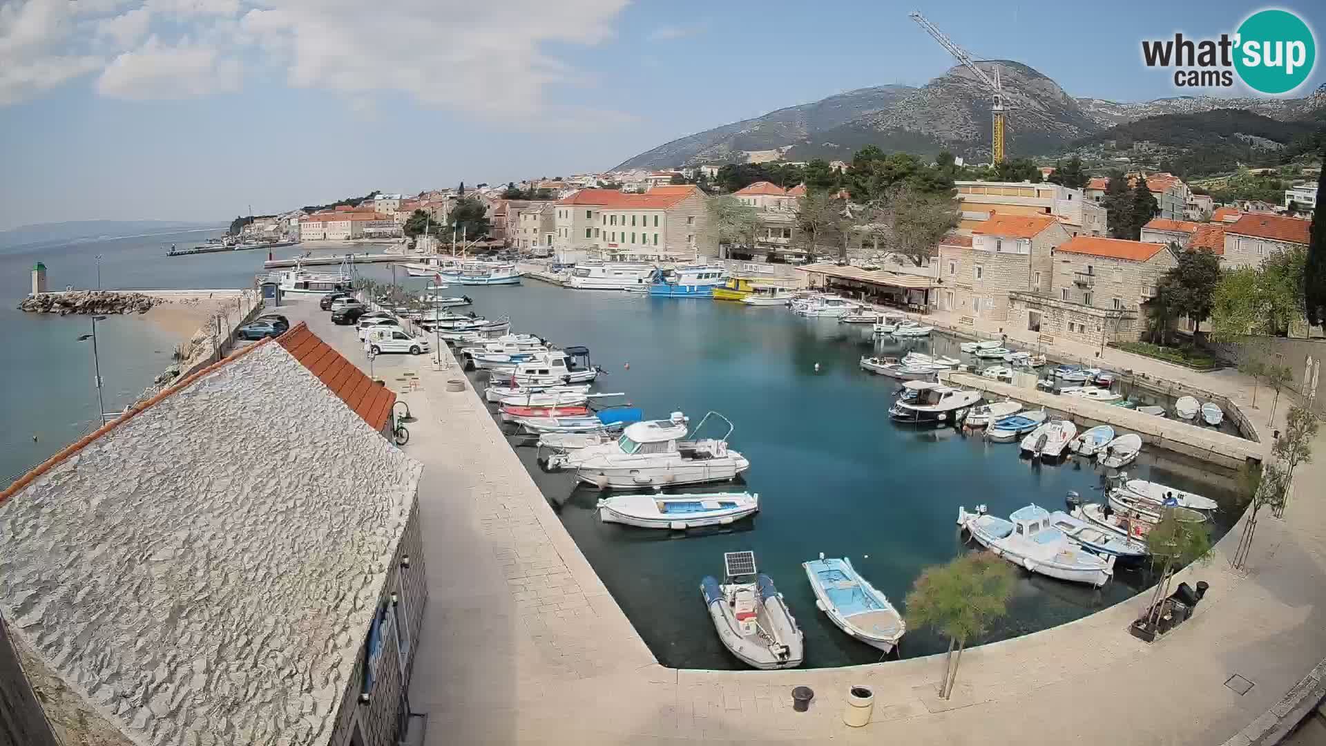 Web kamera Bol Riva – Pogled uživo na luku i marinu