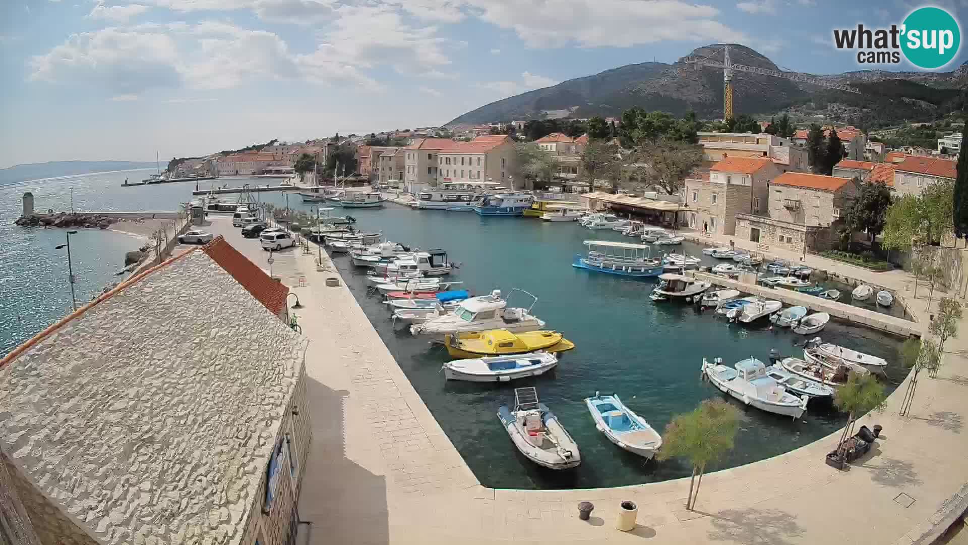 Spletna kamera Bol pristanišče – Pogled v živo na Rivo in marino
