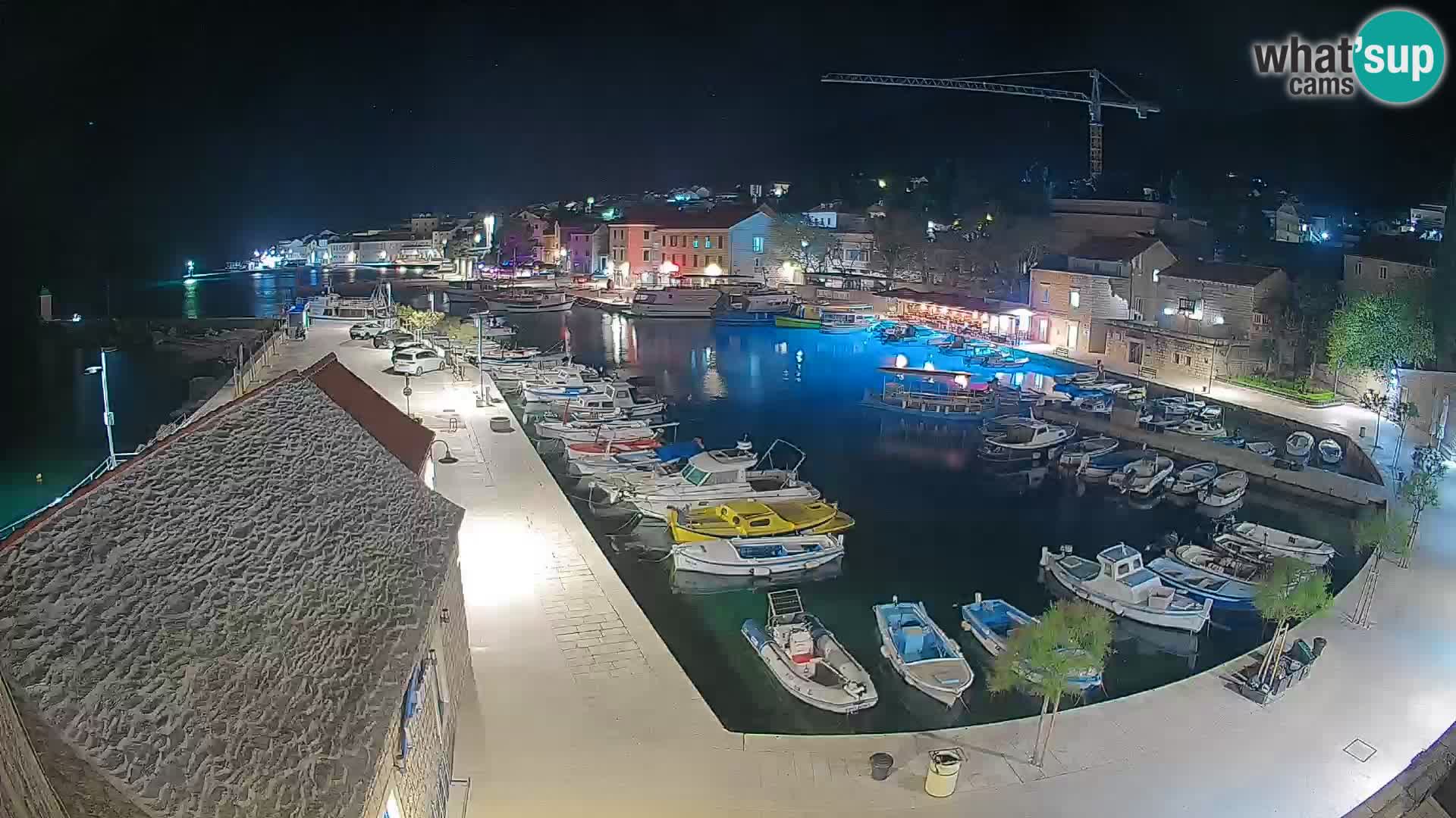 Webcam porto di Bol – Vista live sulla Riva e Marina