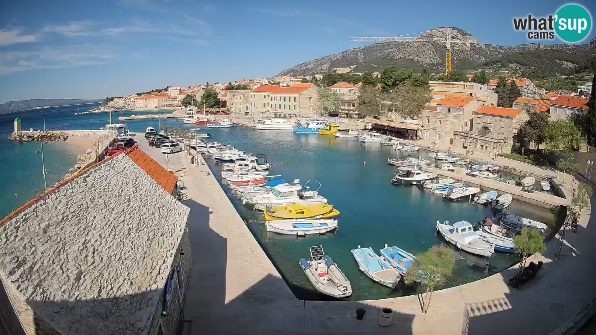 Web kamera Bol Riva – Pogled uživo na luku i marinu