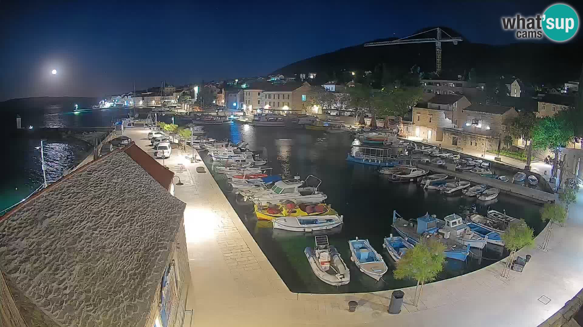 Webcam porto di Bol – Vista live sulla Riva e Marina