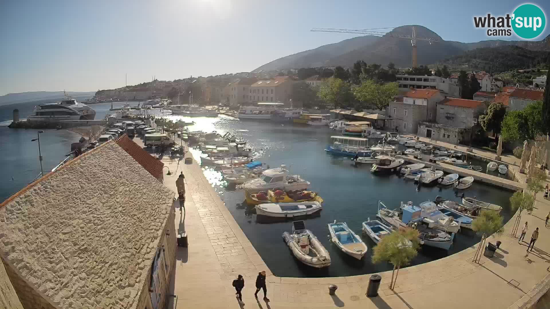 Webcam porto di Bol – Vista live sulla Riva e Marina