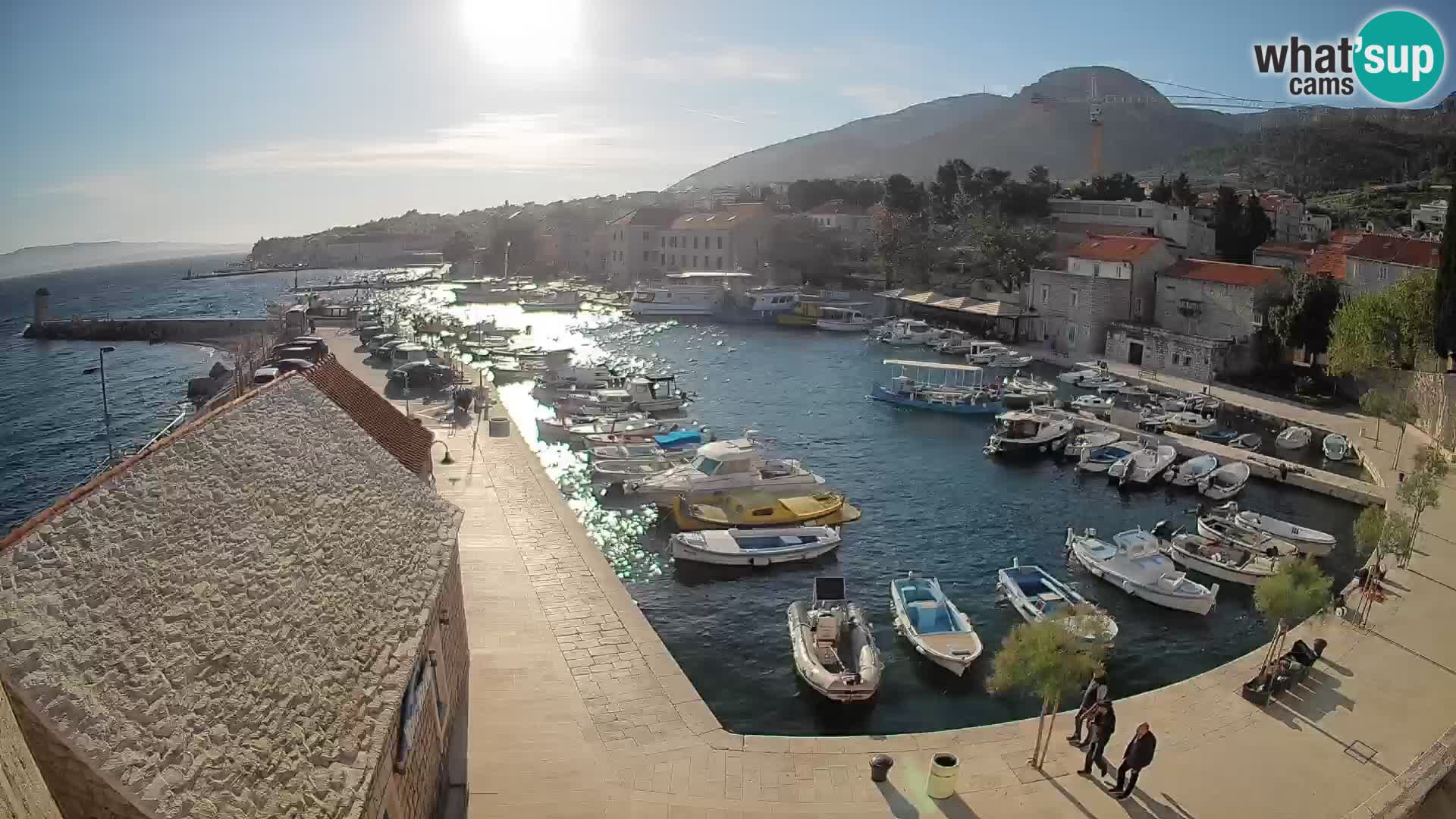 Web kamera Bol Riva – Pogled uživo na luku i marinu