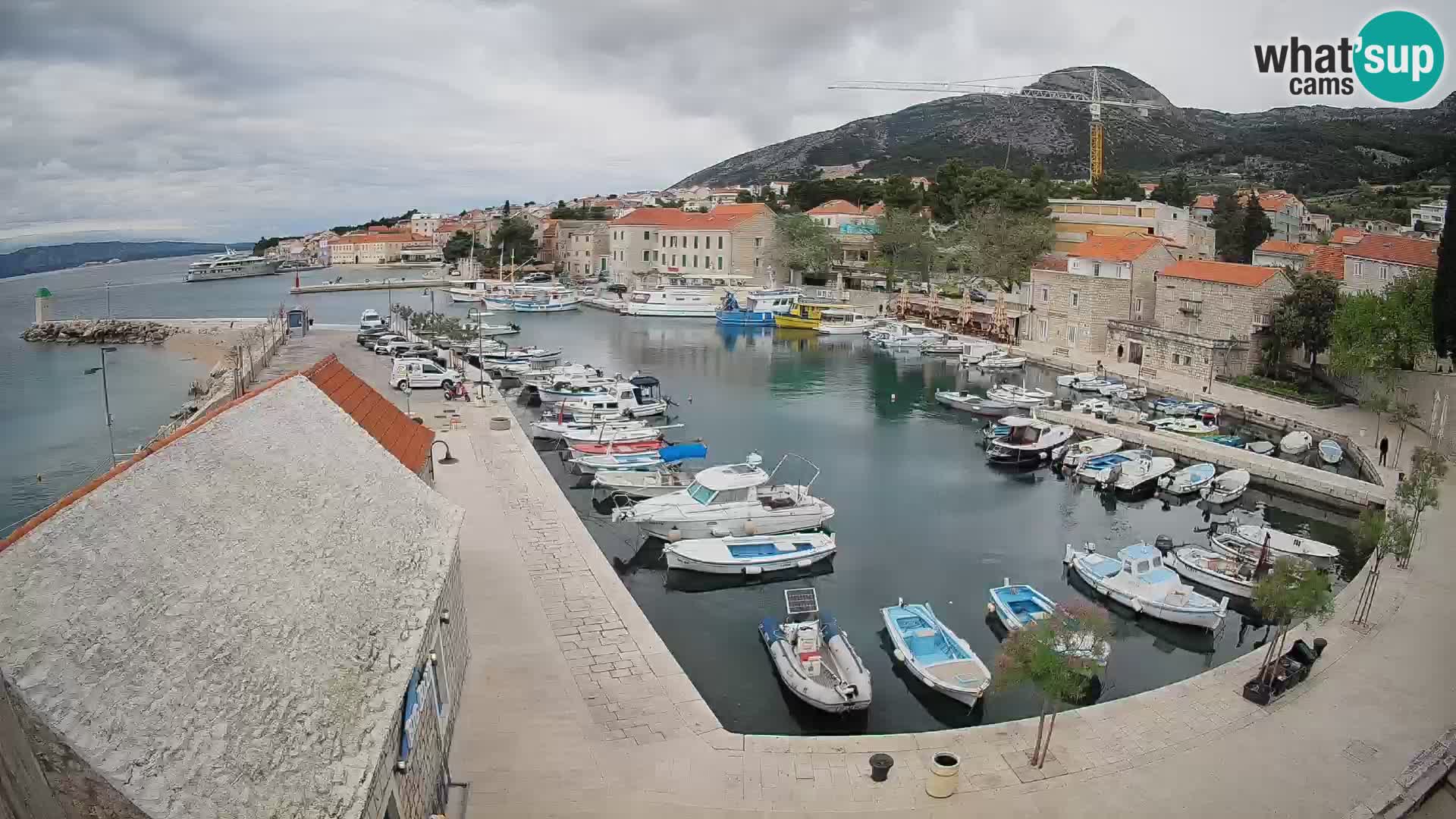 Webcam porto di Bol – Vista live sulla Riva e Marina