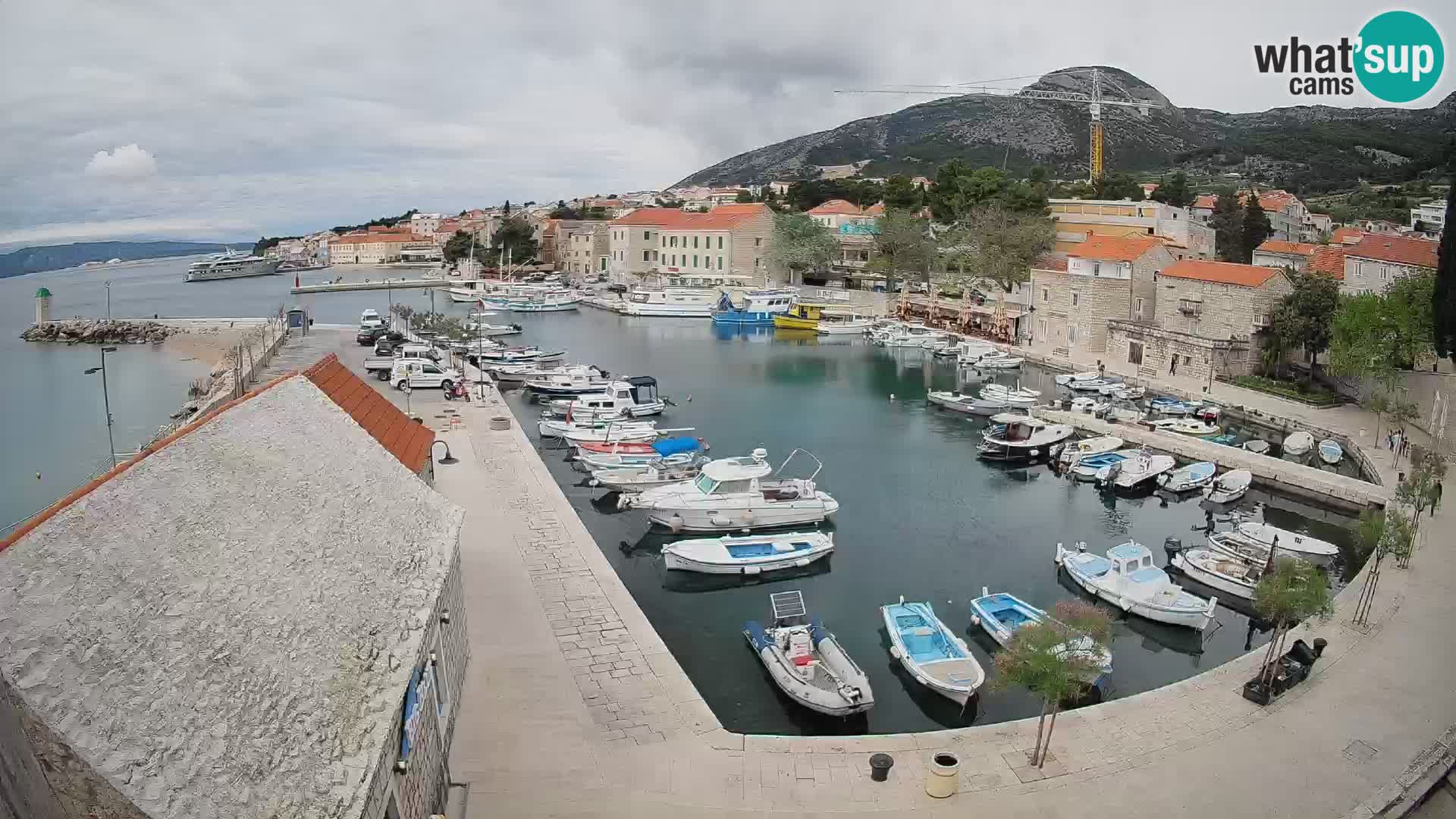 Webcam porto di Bol – Vista live sulla Riva e Marina