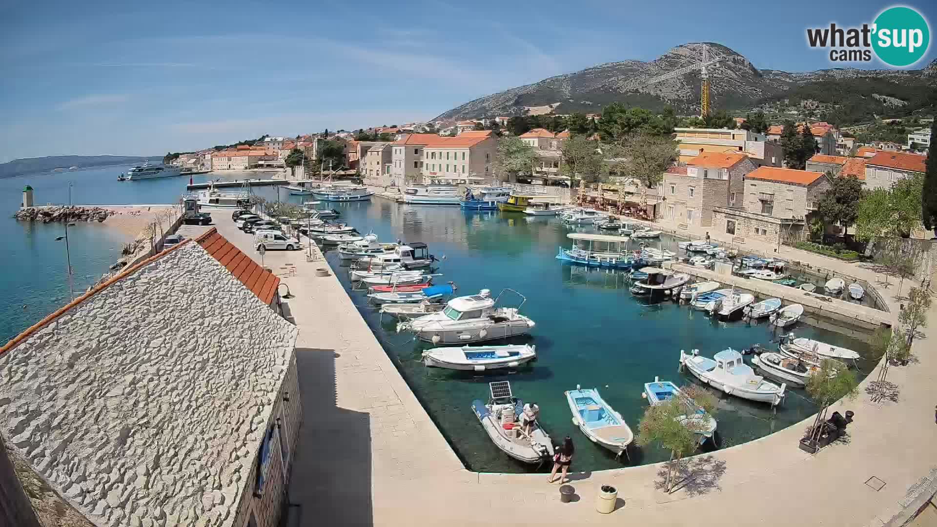 Webcam porto di Bol – Vista live sulla Riva e Marina
