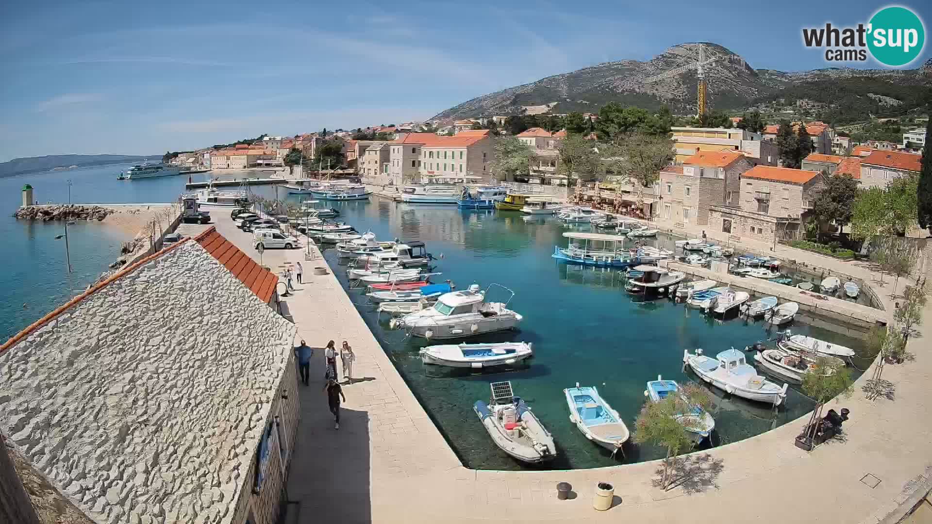 Web kamera Bol Riva – Pogled uživo na luku i marinu