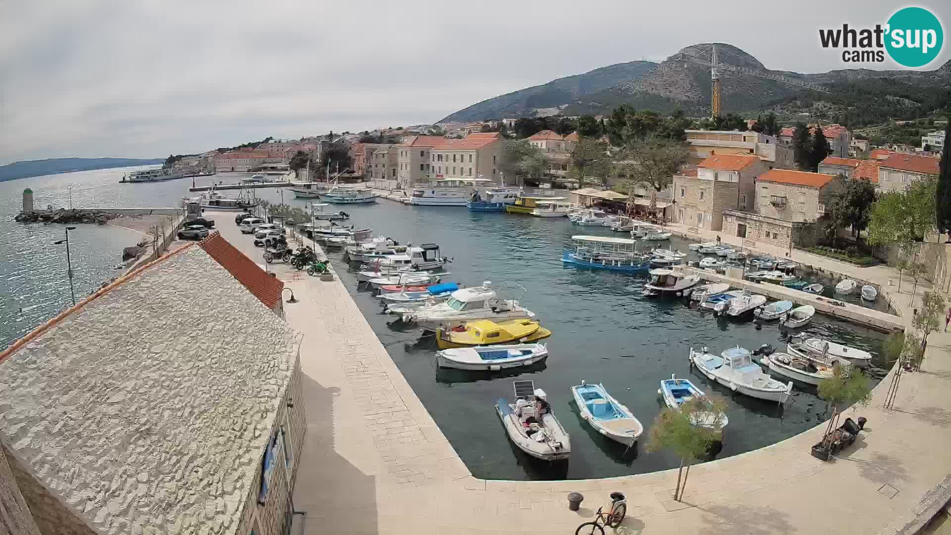 Webcam porto di Bol – Vista live sulla Riva e Marina