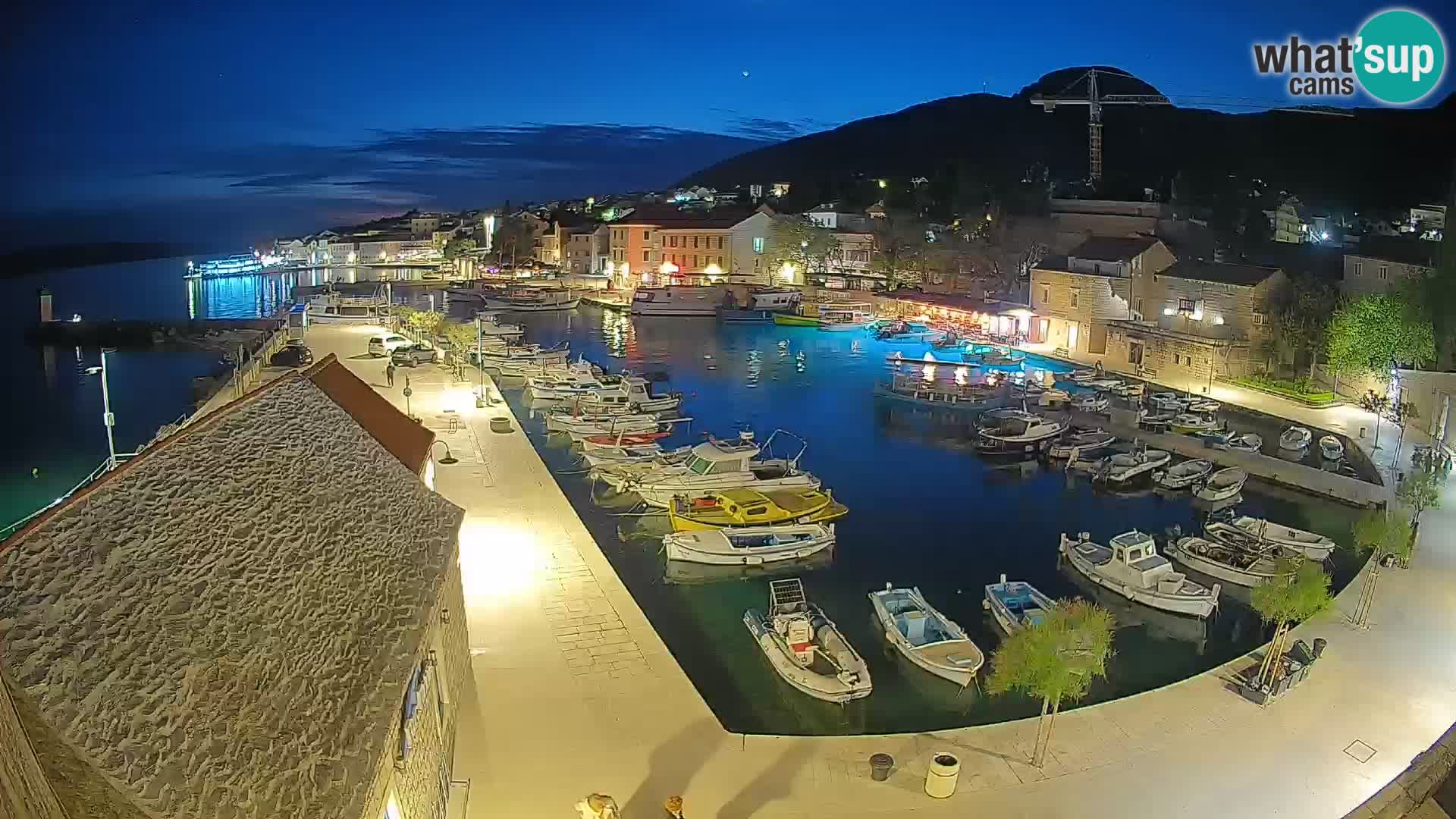 Webcam Bol Hafen – Liveblick auf Bol Riva & Marina