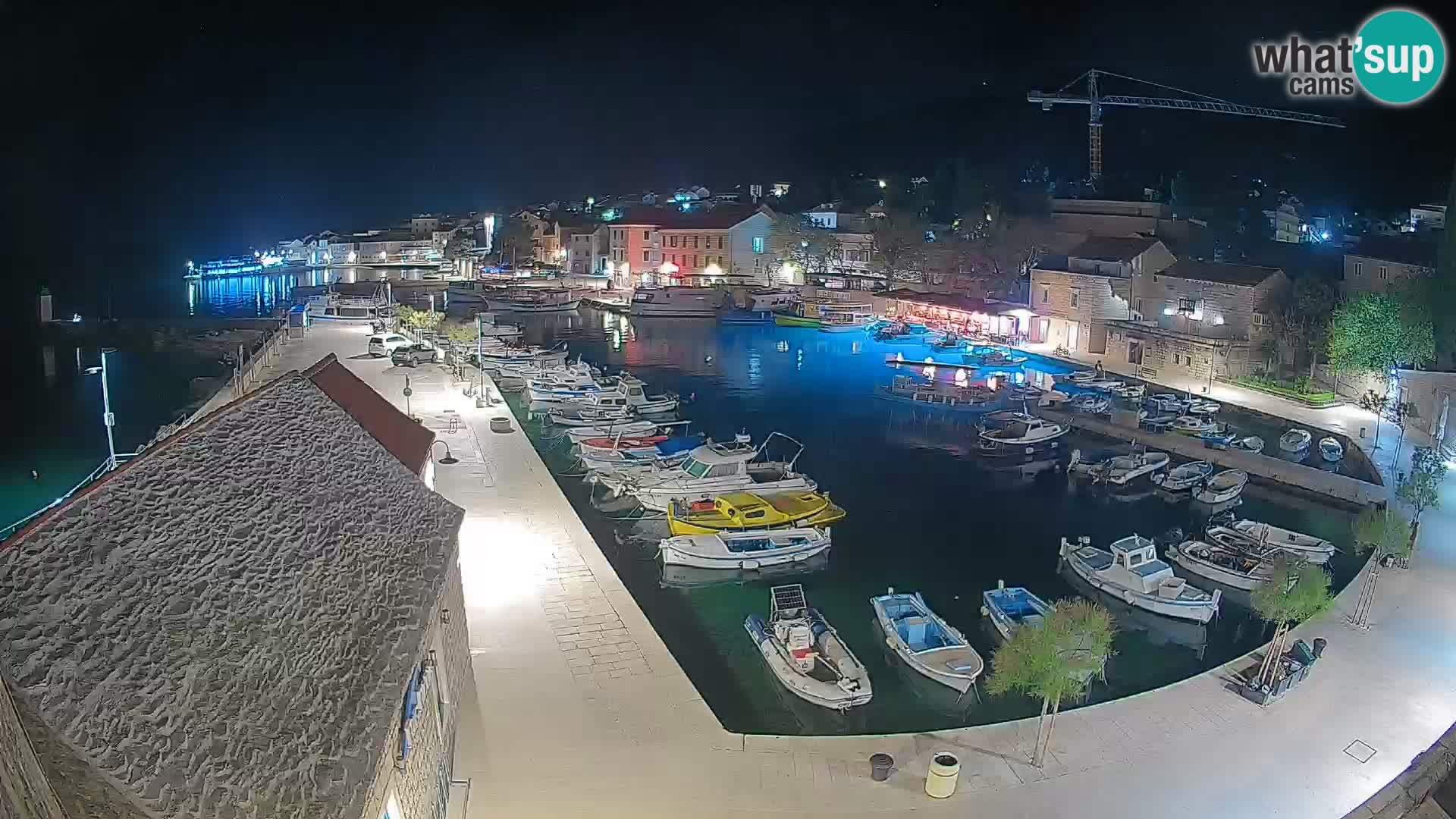 Webcam porto di Bol – Vista live sulla Riva e Marina
