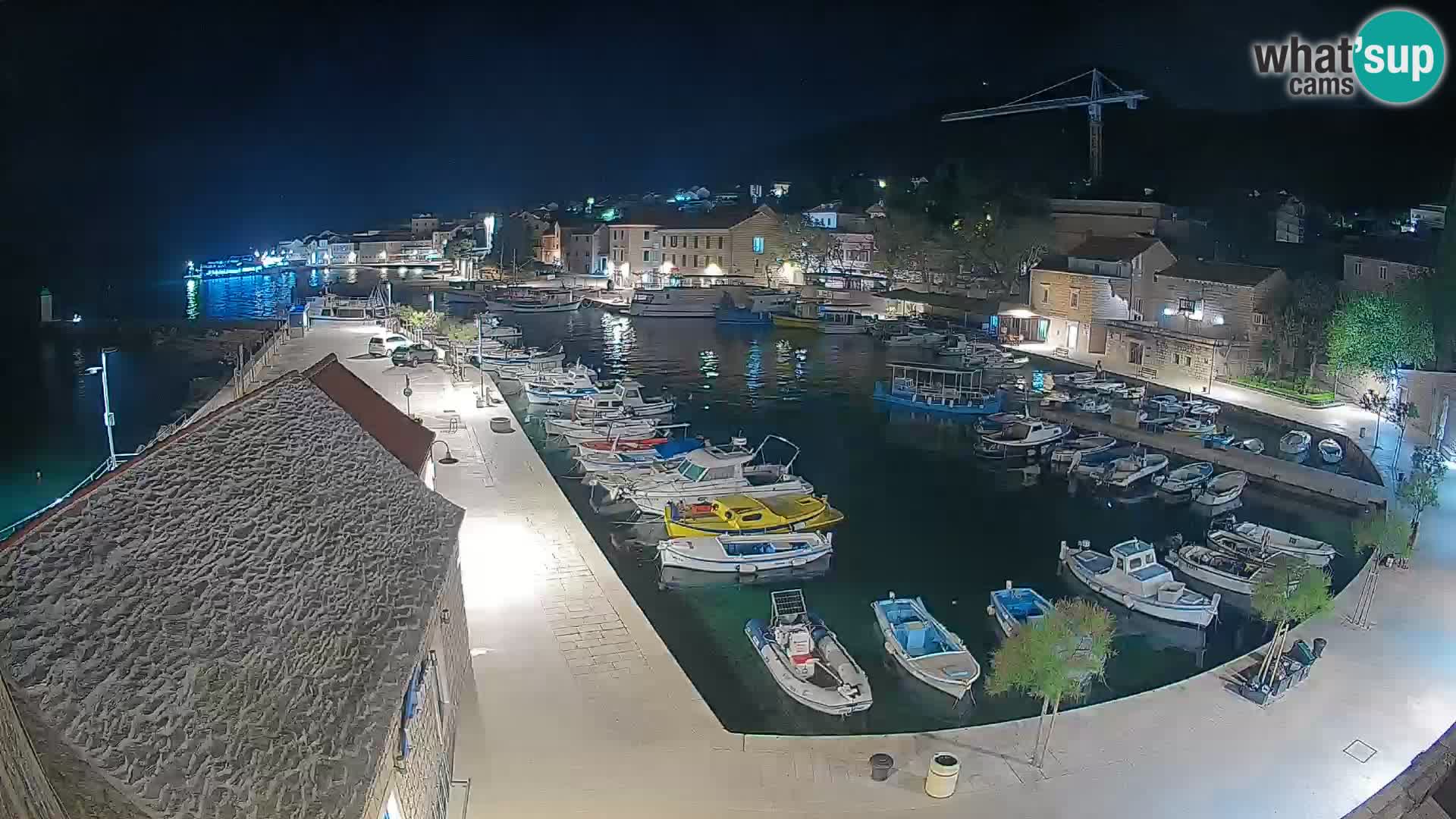 Webcam porto di Bol – Vista live sulla Riva e Marina
