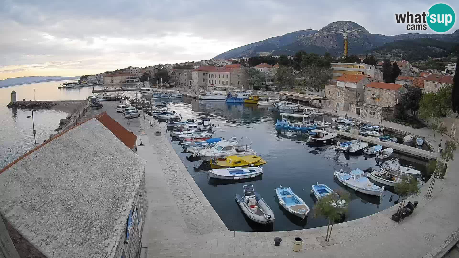 Webcam porto di Bol – Vista live sulla Riva e Marina