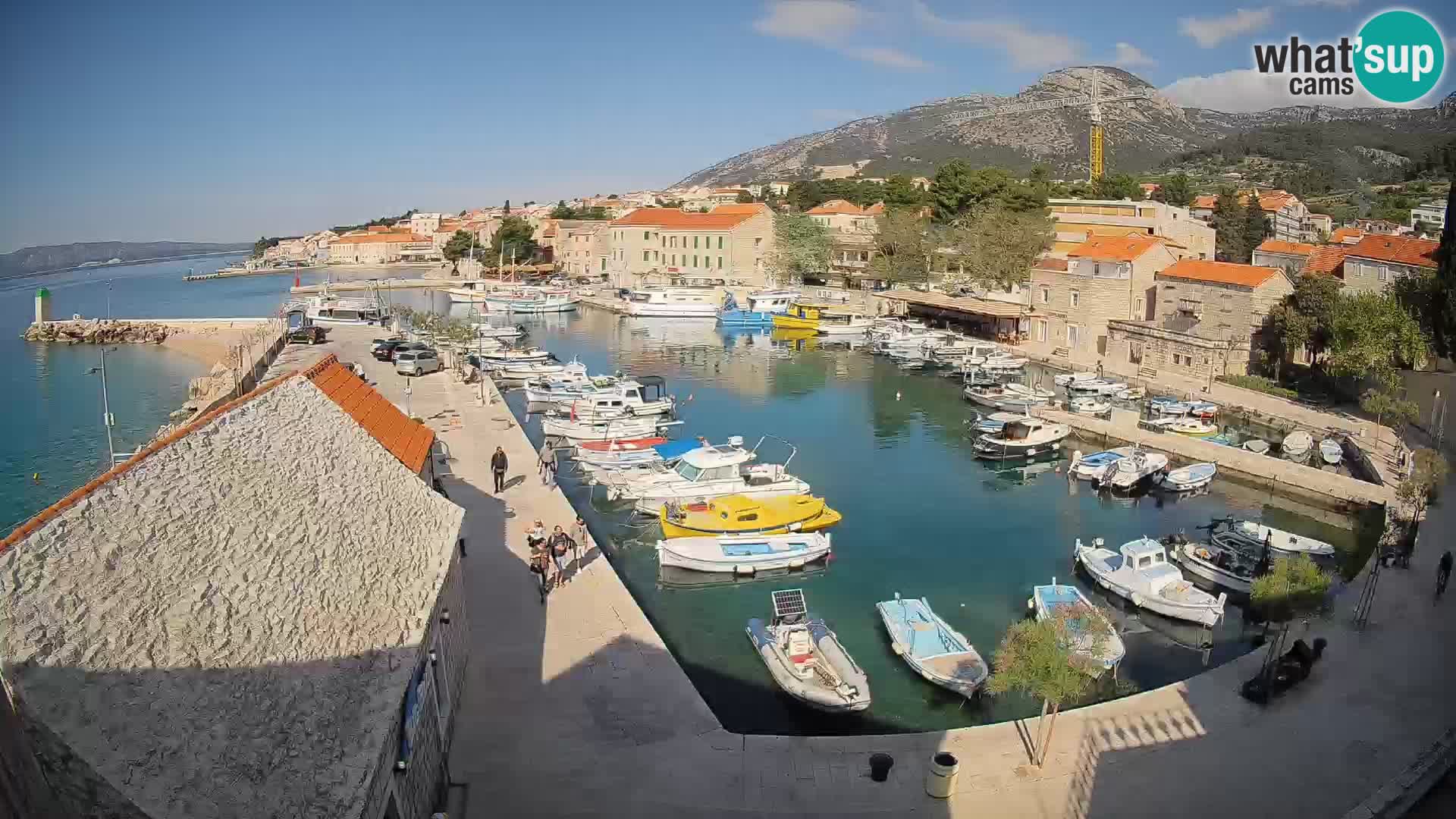 Web kamera Bol Riva – Pogled uživo na luku i marinu