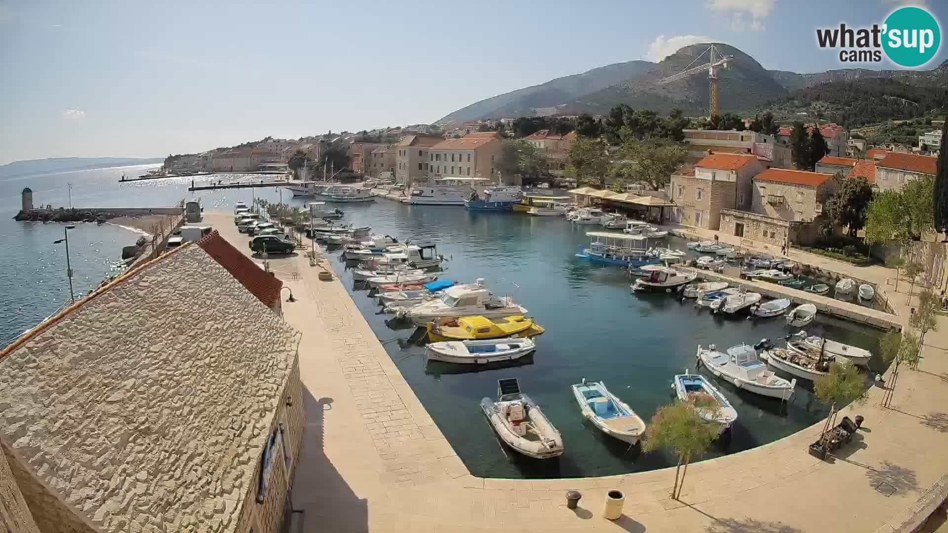 Web kamera Bol Riva – Pogled uživo na luku i marinu