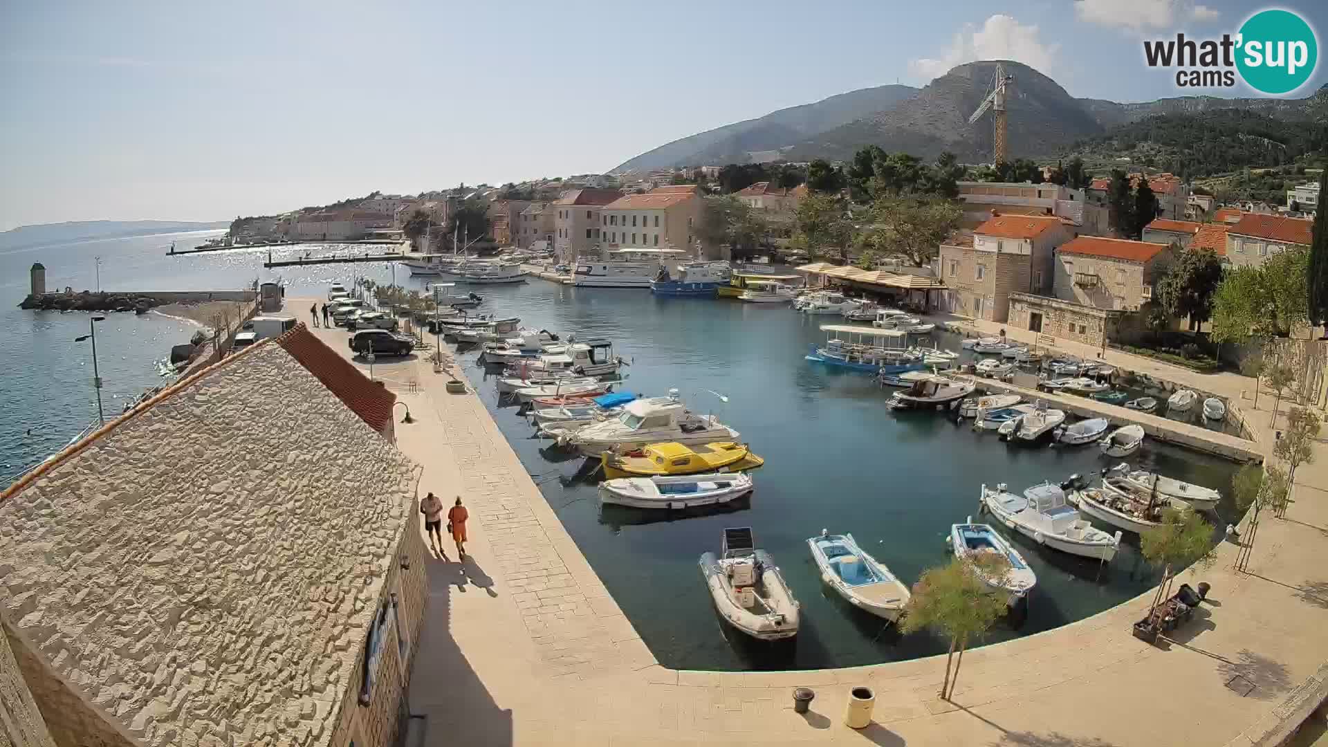 Web kamera Bol Riva – Pogled uživo na luku i marinu