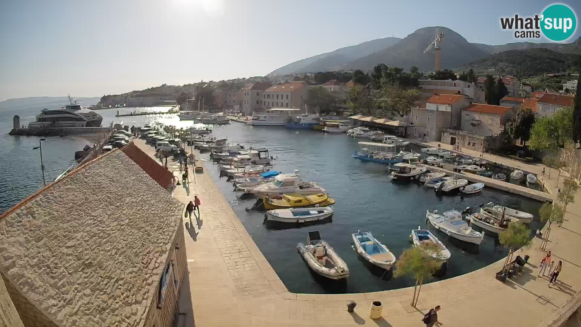 Webcam Bol Hafen – Liveblick auf Bol Riva & Marina