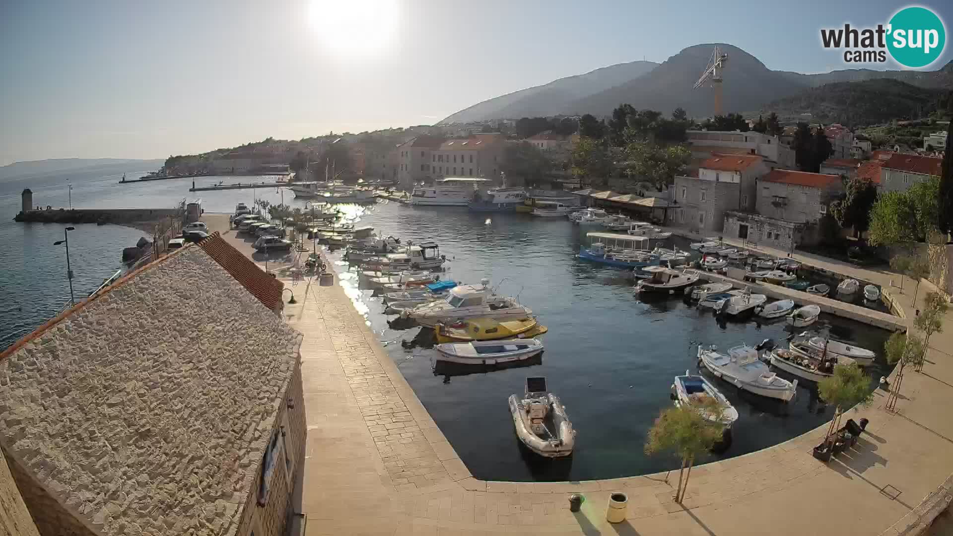 Webcam Bol Hafen – Liveblick auf Bol Riva & Marina