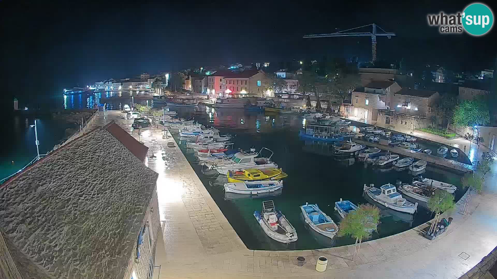 Webcam porto di Bol – Vista live sulla Riva e Marina
