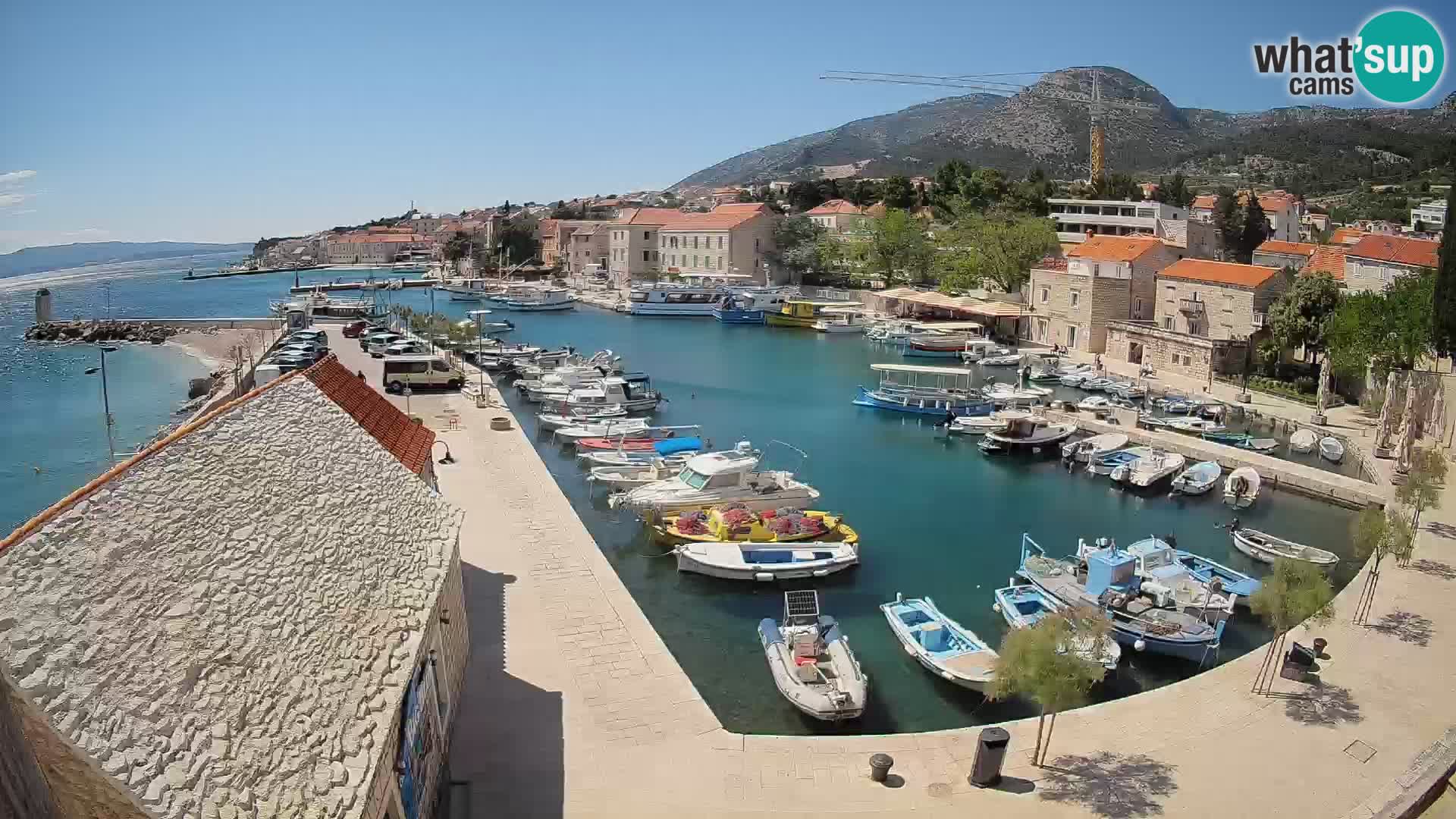 Webcam porto di Bol – Vista live sulla Riva e Marina
