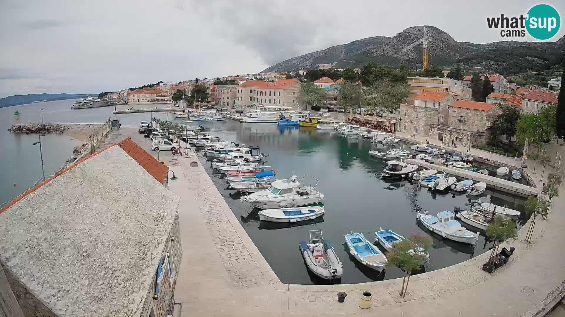Webcam Bol Hafen – Liveblick auf Bol Riva & Marina