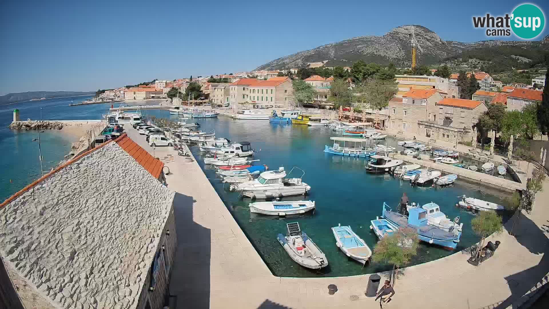 Web kamera Bol Riva – Pogled uživo na luku i marinu