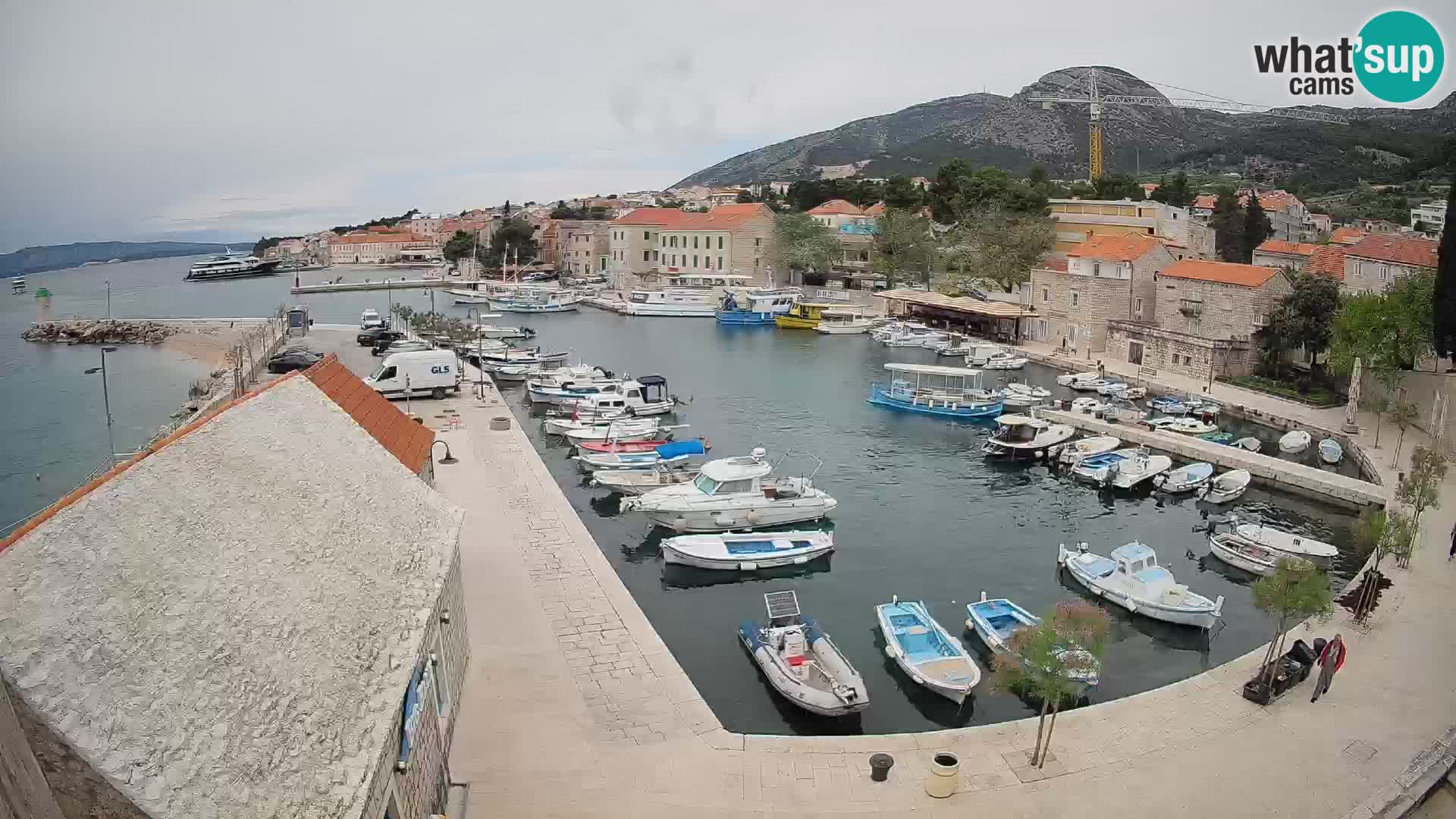 Webcam porto di Bol – Vista live sulla Riva e Marina