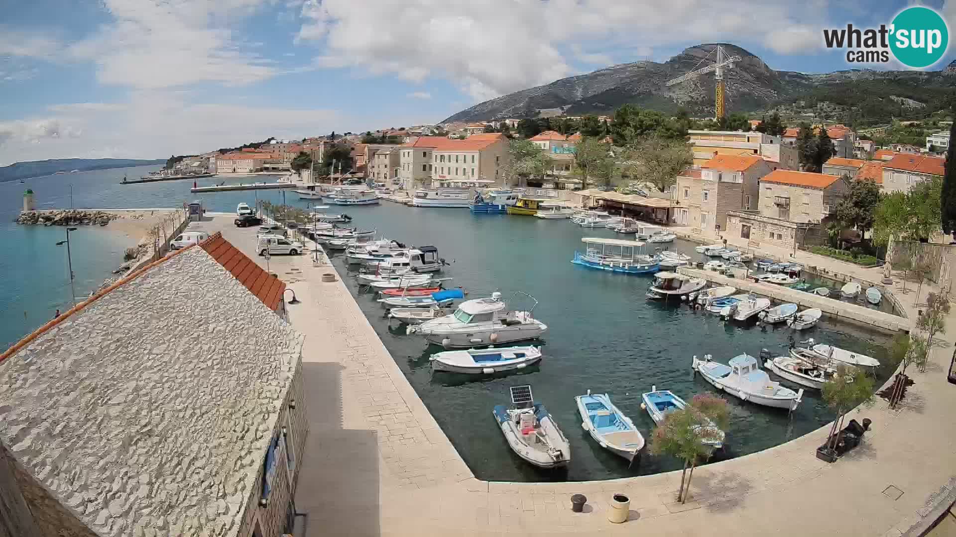 Web kamera Bol Riva – Pogled uživo na luku i marinu