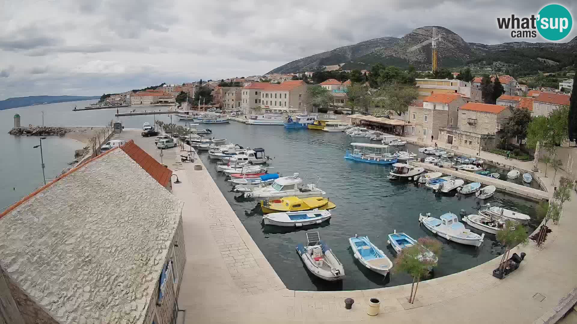 Webcam porto di Bol – Vista live sulla Riva e Marina